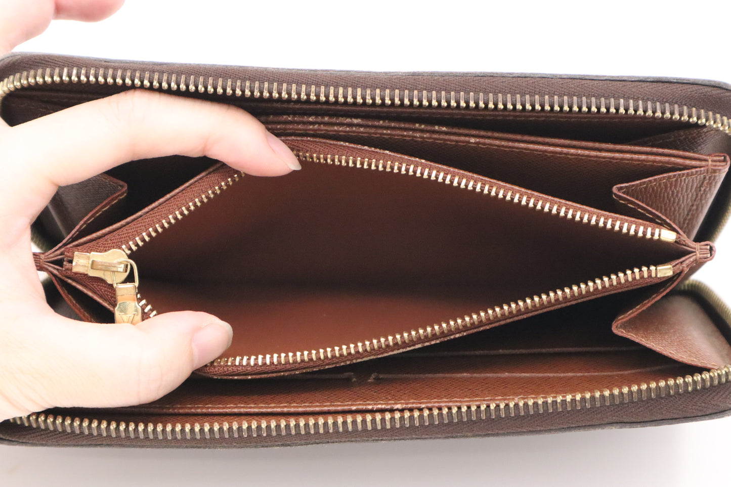 Louis Vuitton Zippy Wallet in Monogram Canvas