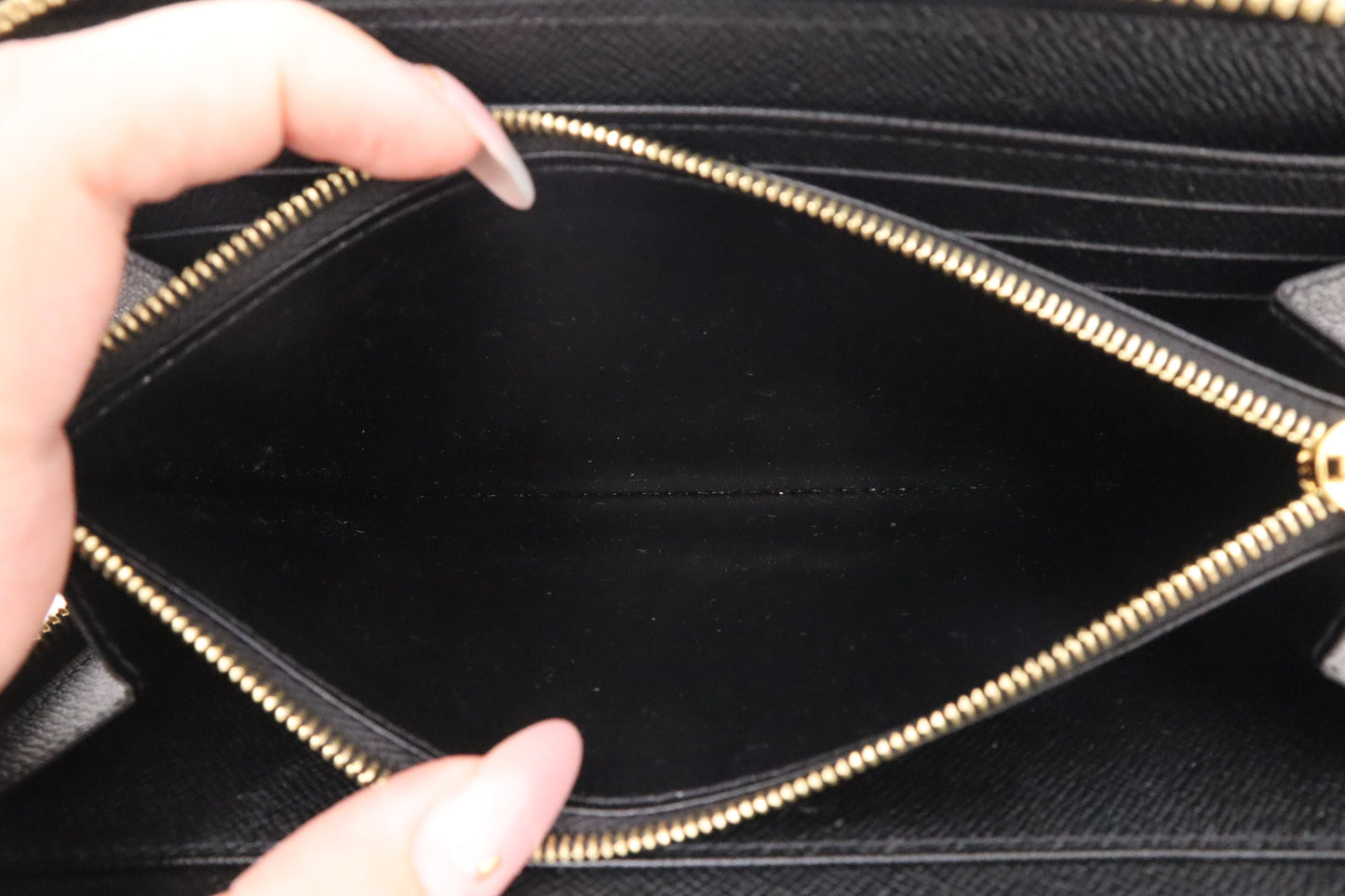 Louis Vuitton Zippy Shades Wallet in Monogram Canvas