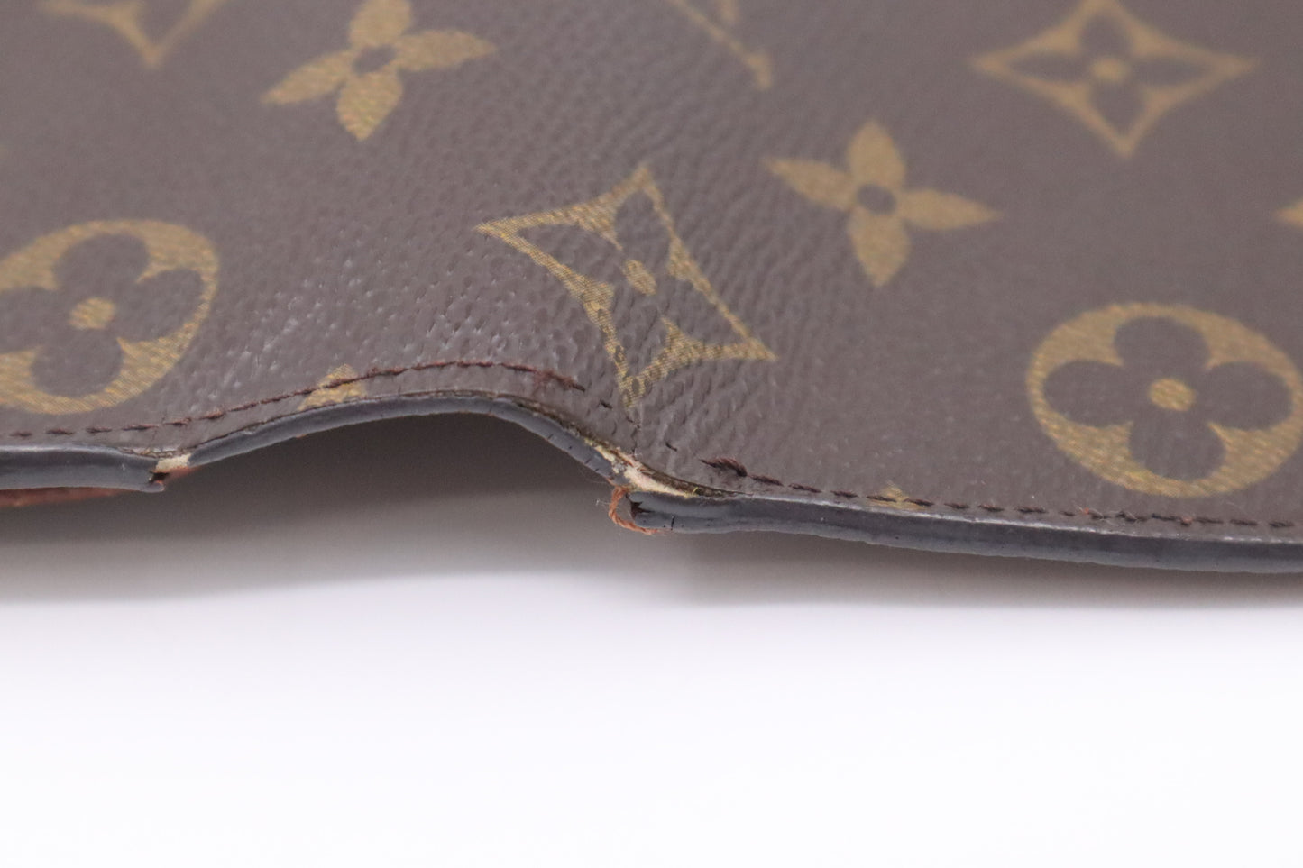 Louis Vuitton International Wallet in Monogram Canvas