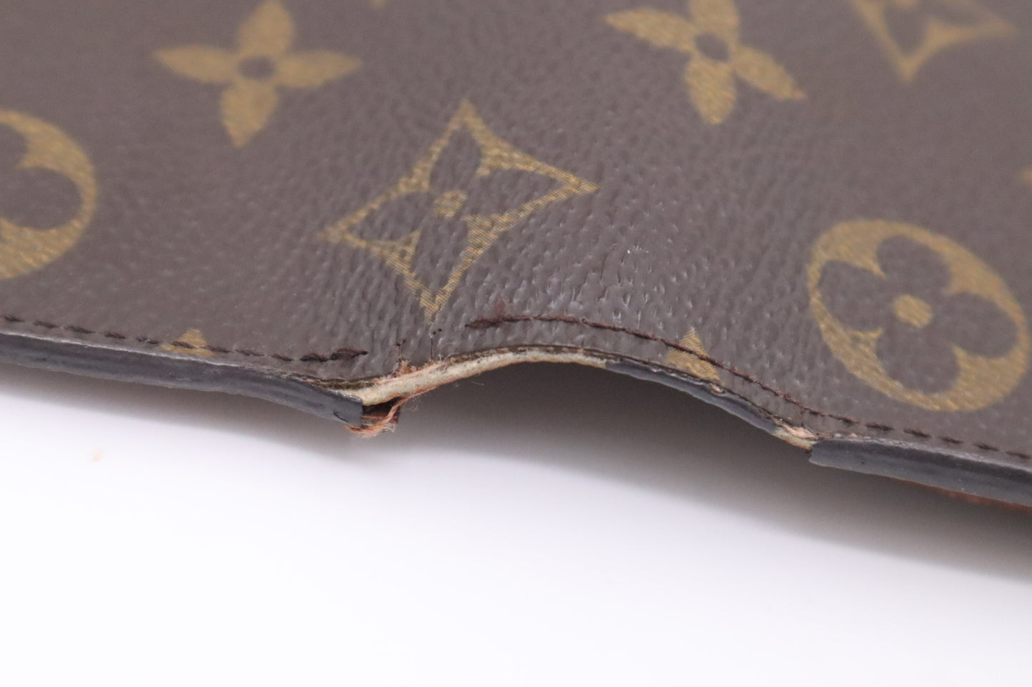 Louis Vuitton International Wallet in Monogram Canvas