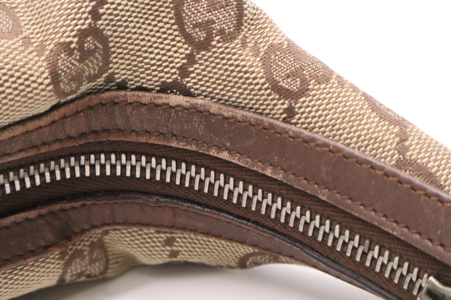 Gucci Shoulder Bag in GG Canvas and Brown Leather