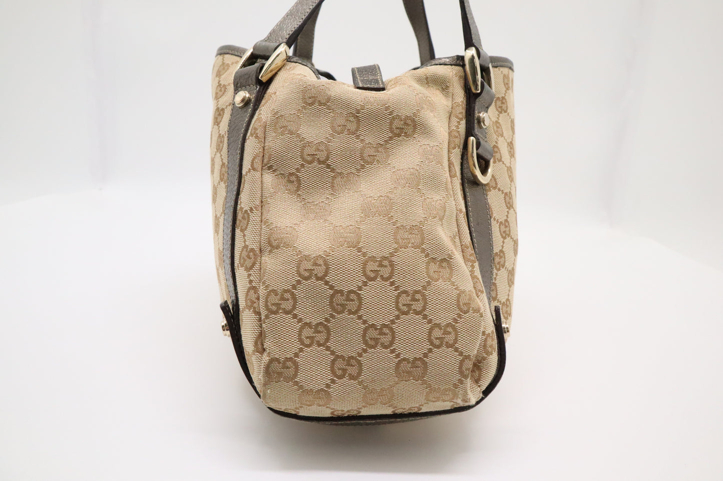 Gucci Abbey Shoulder Tote Bag in Beige GG Canvas