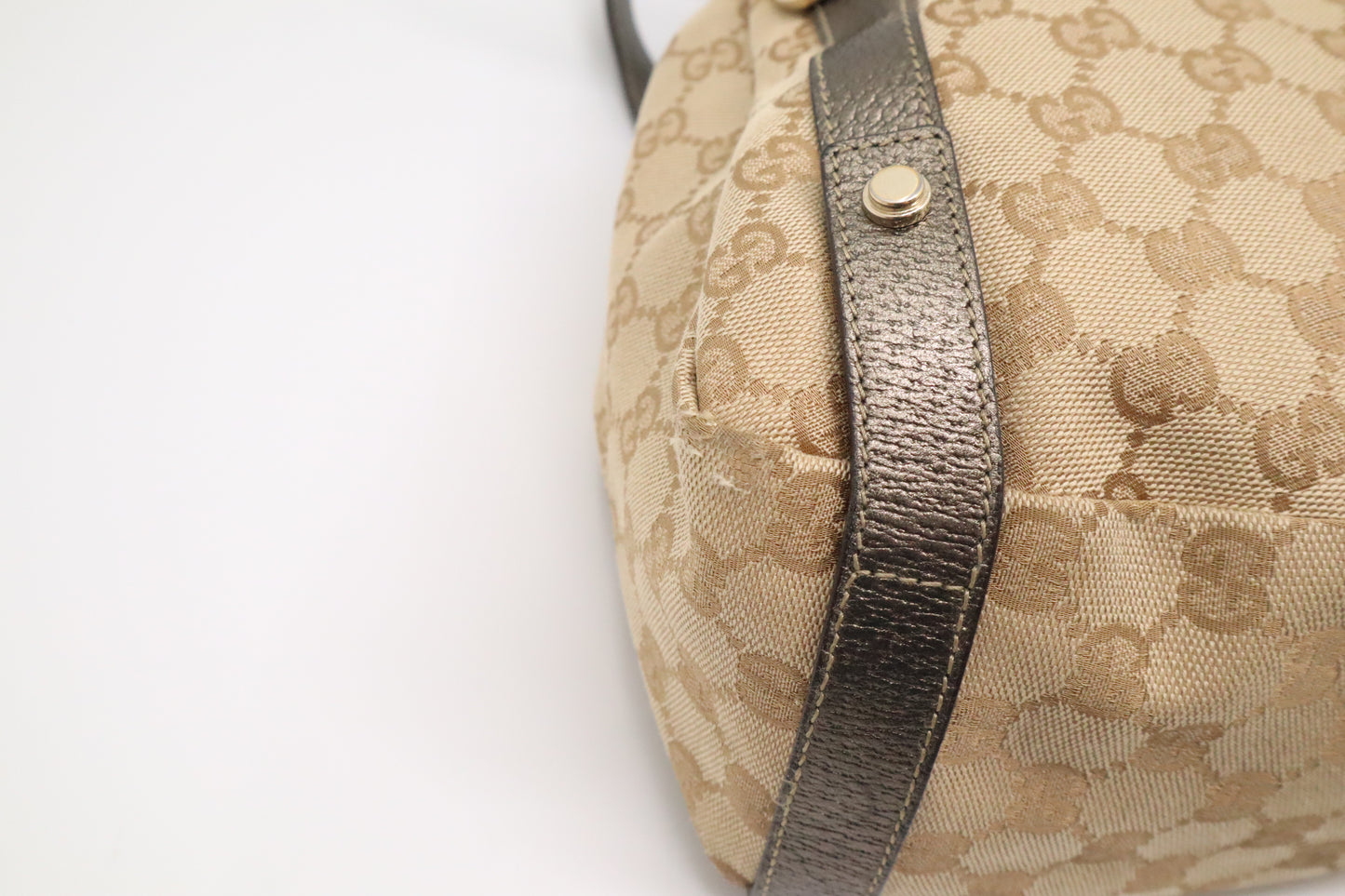 Gucci Abbey Shoulder Tote Bag in Beige GG Canvas