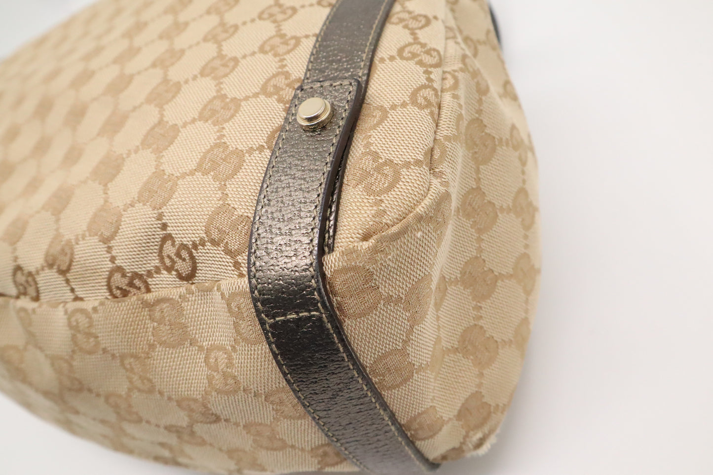 Gucci Abbey Shoulder Tote Bag in Beige GG Canvas