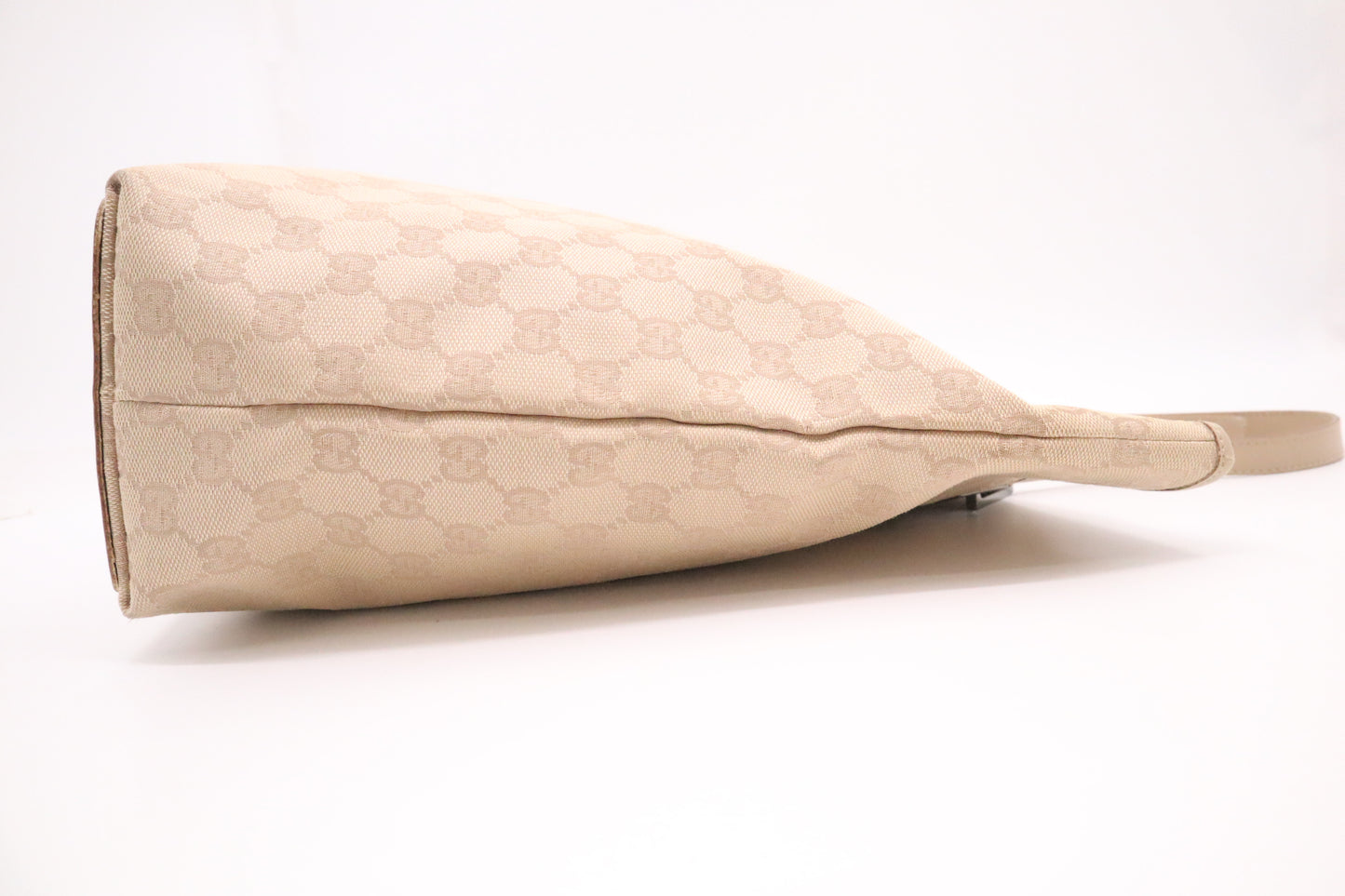 Gucci Shoulder Bag in Beige GG Canvas