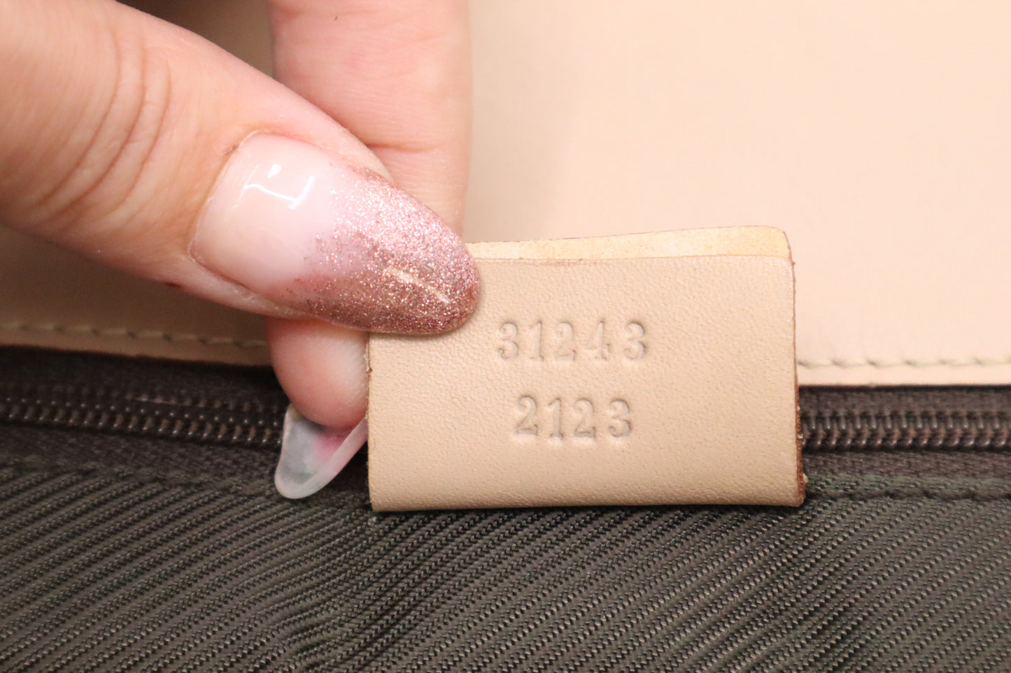 Gucci Shoulder Bag in Beige GG Canvas