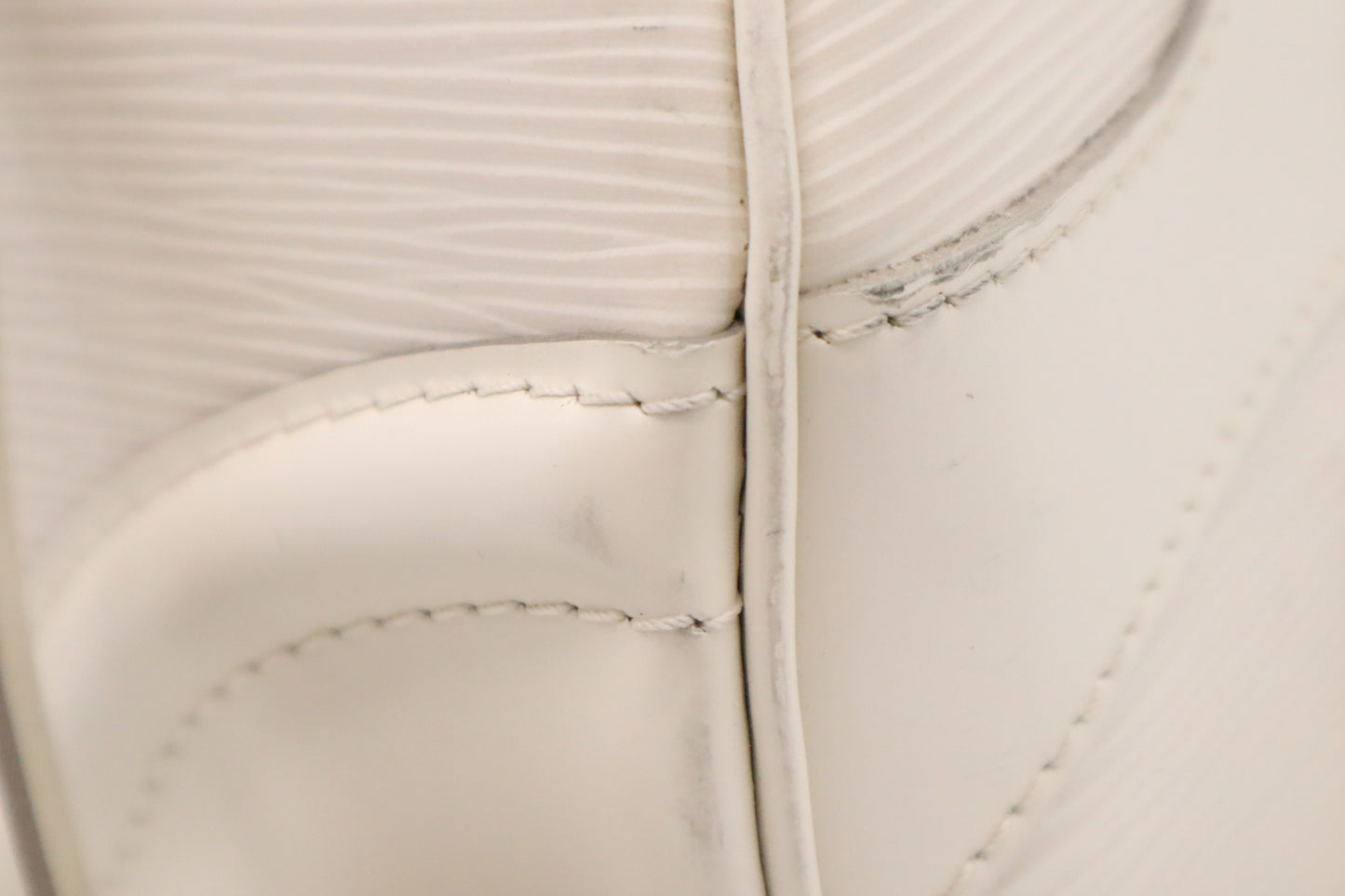 Louis Vuitton Montaigne Bowling MM in White Epi Leather