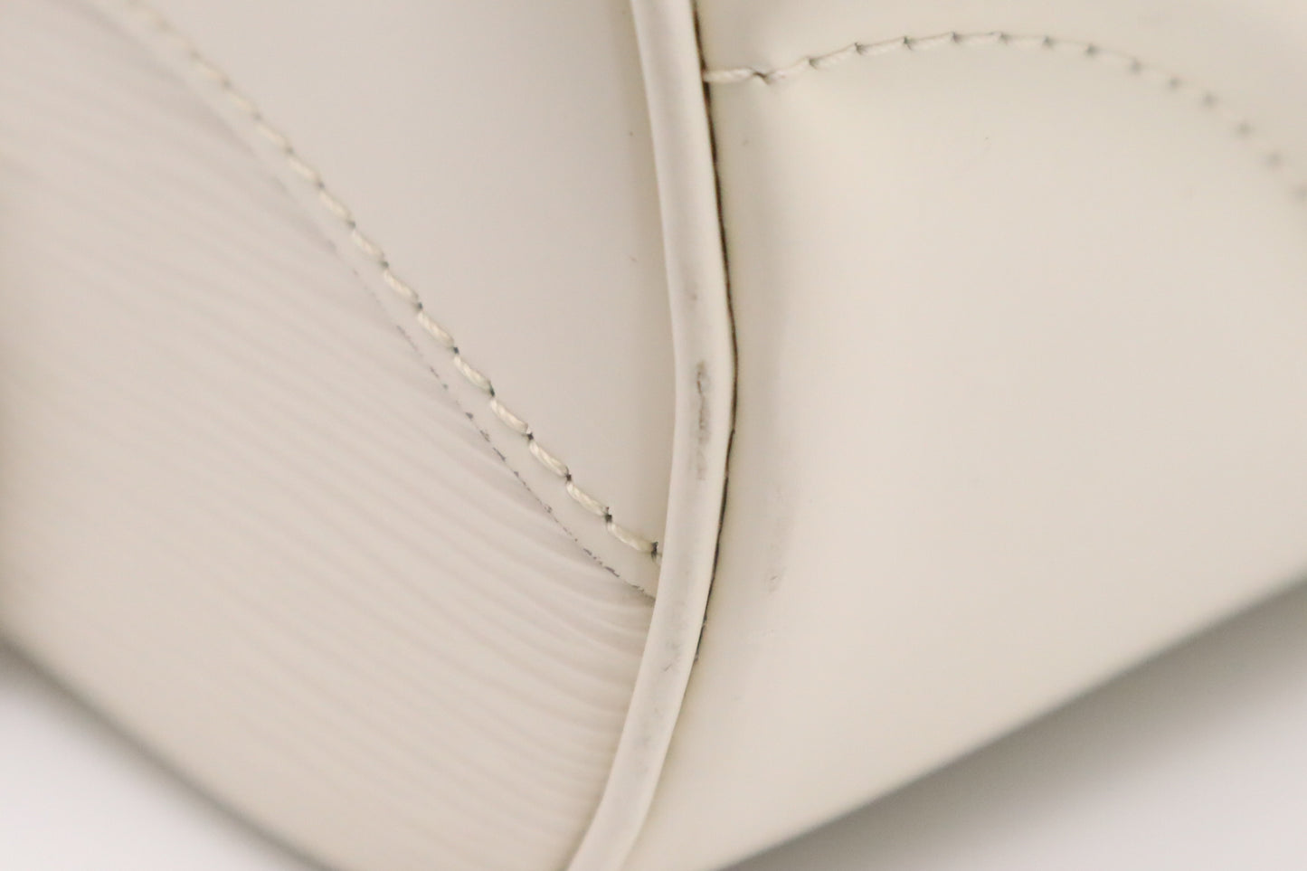 Louis Vuitton Montaigne Bowling MM in White Epi Leather