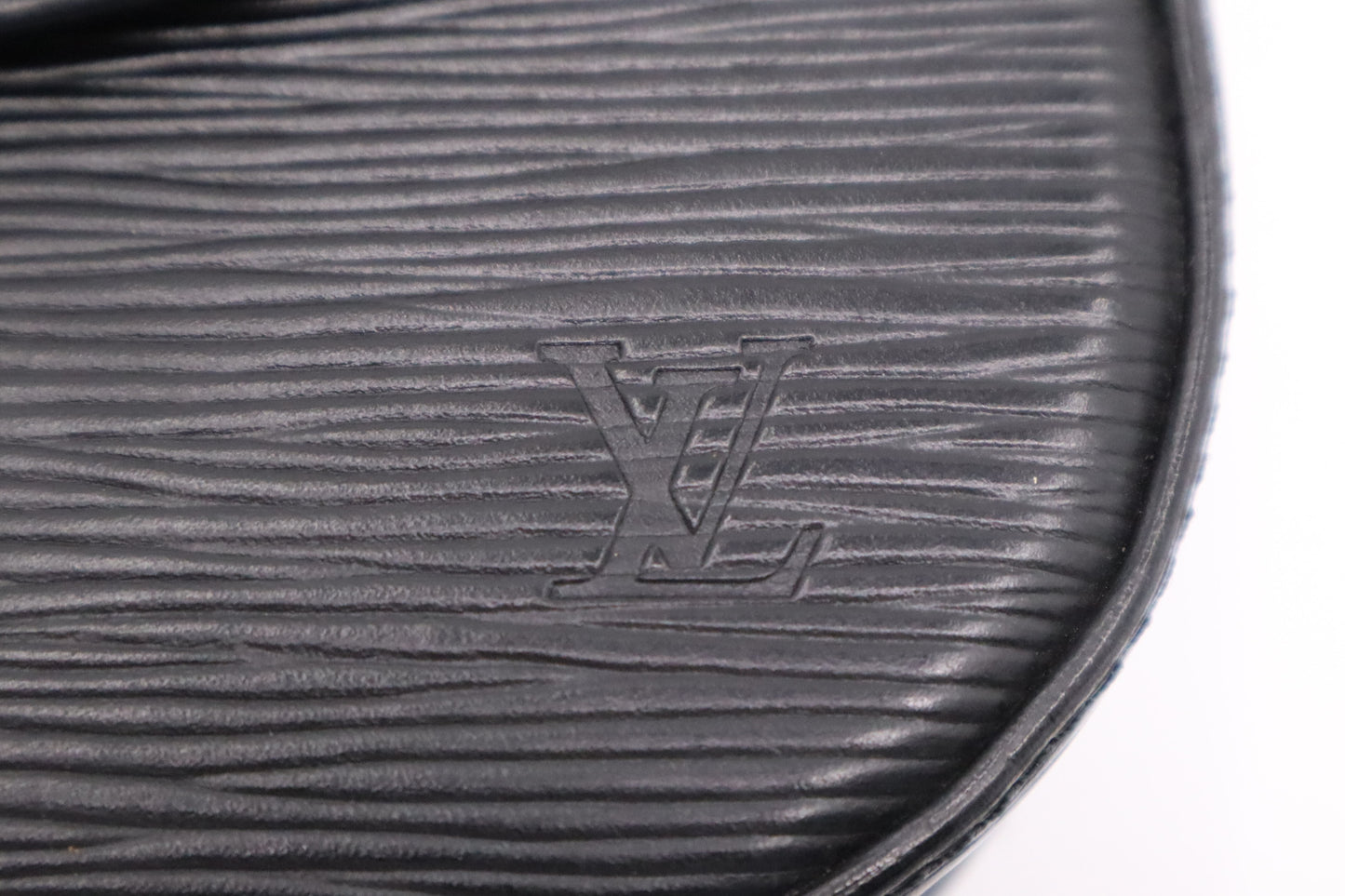 Louis Vuitton Saint Cloud in Black Epi Leather