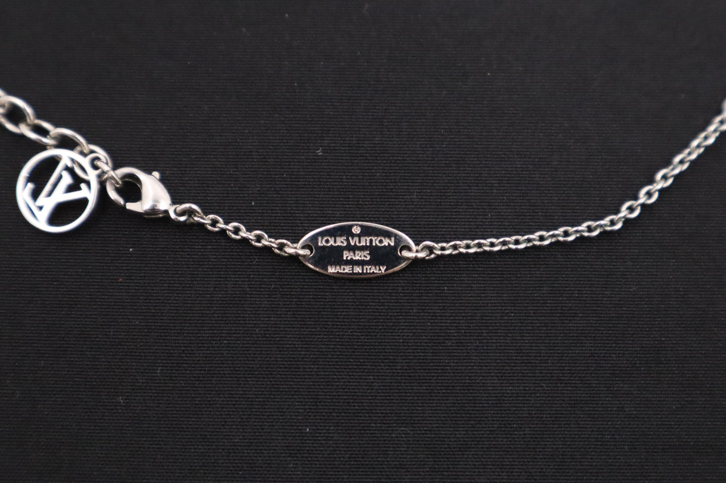 Louis Vuitton Essential V Supple Necklace