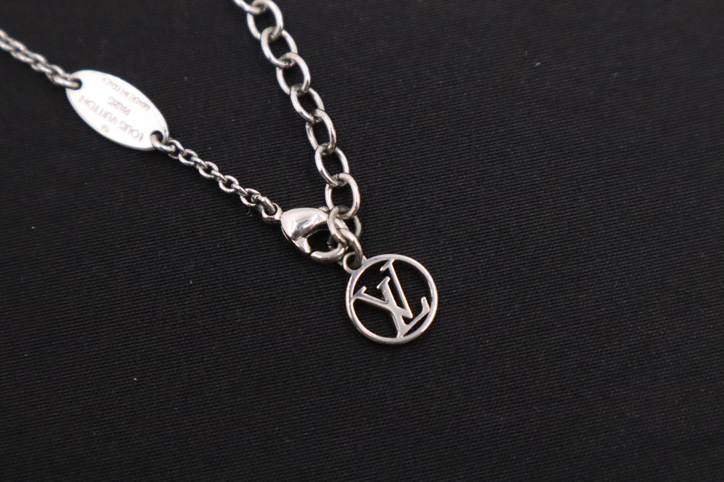 Louis Vuitton Essential V Supple Necklace