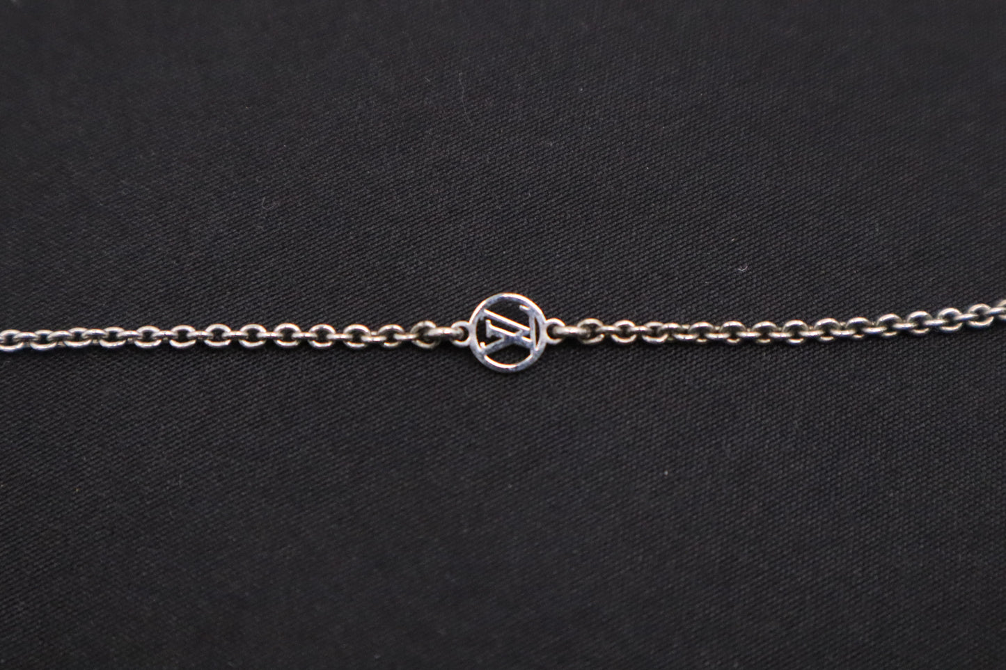 Louis Vuitton Essential V Supple Necklace