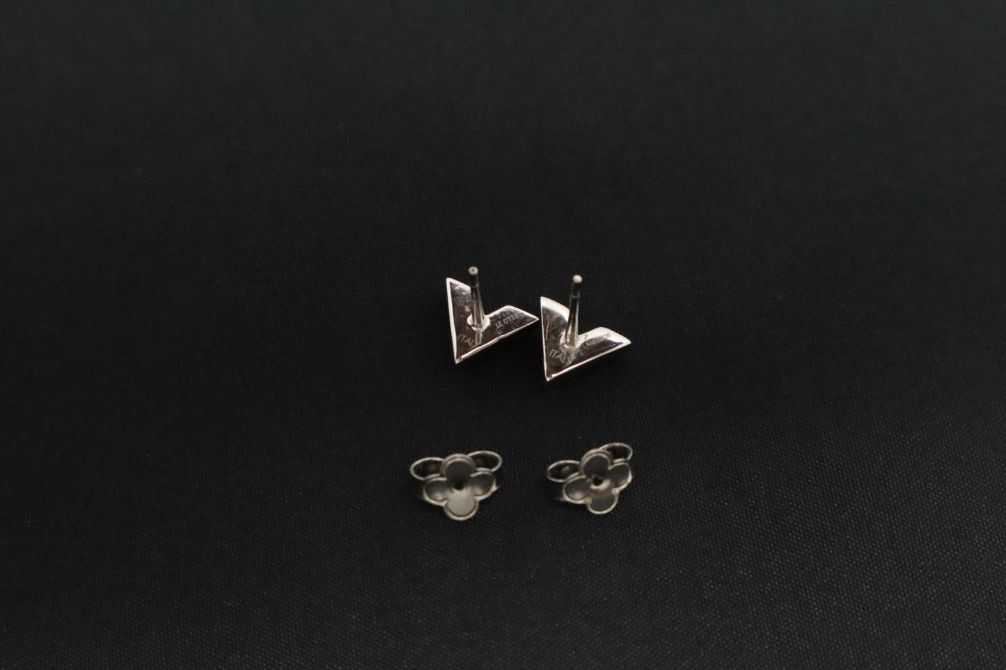 Louis Vuitton Essential V Earrings