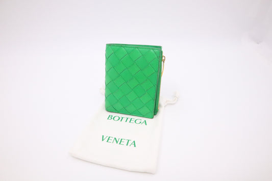 Bottega Veneta Wallet in Green Intrecciato Leather
