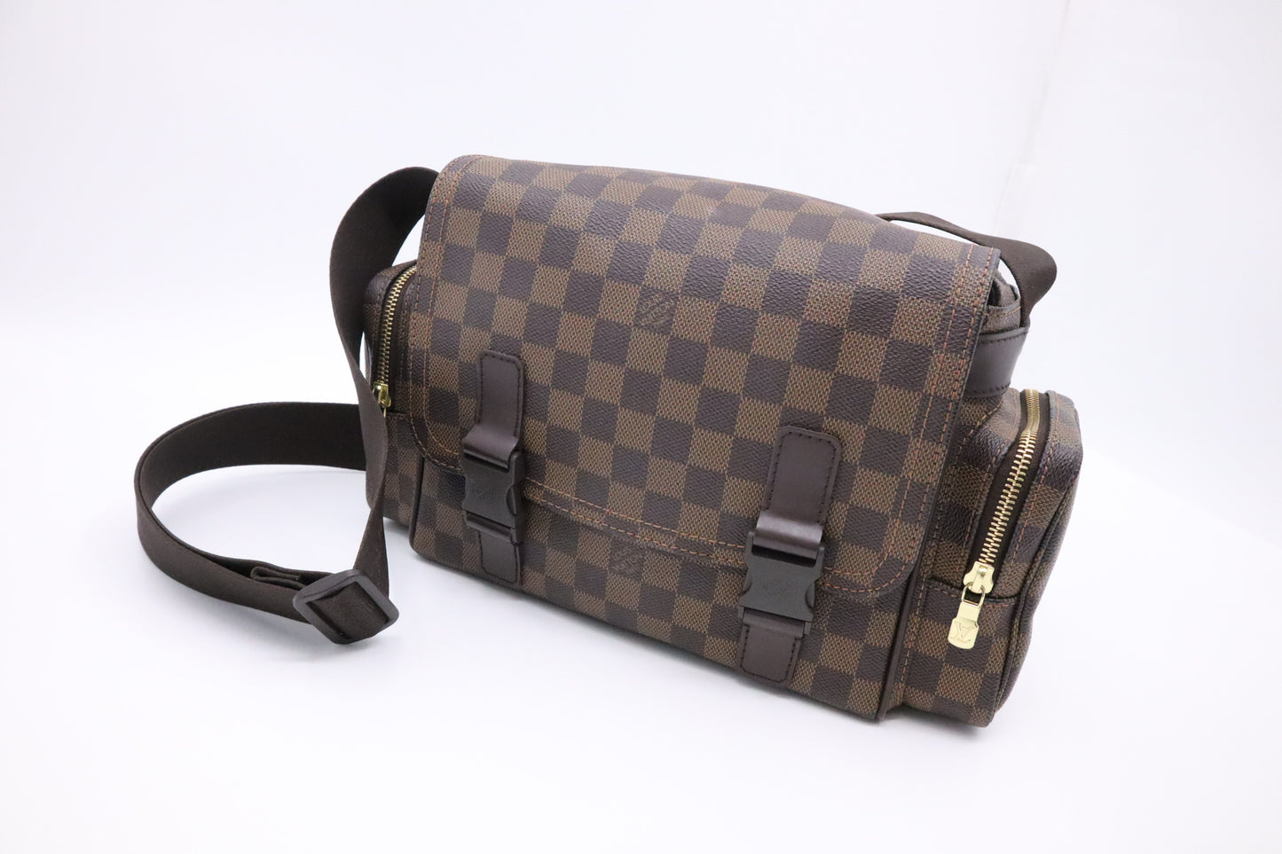 Louis Vuitton Reporter Melville in Damier Ebene Canvas