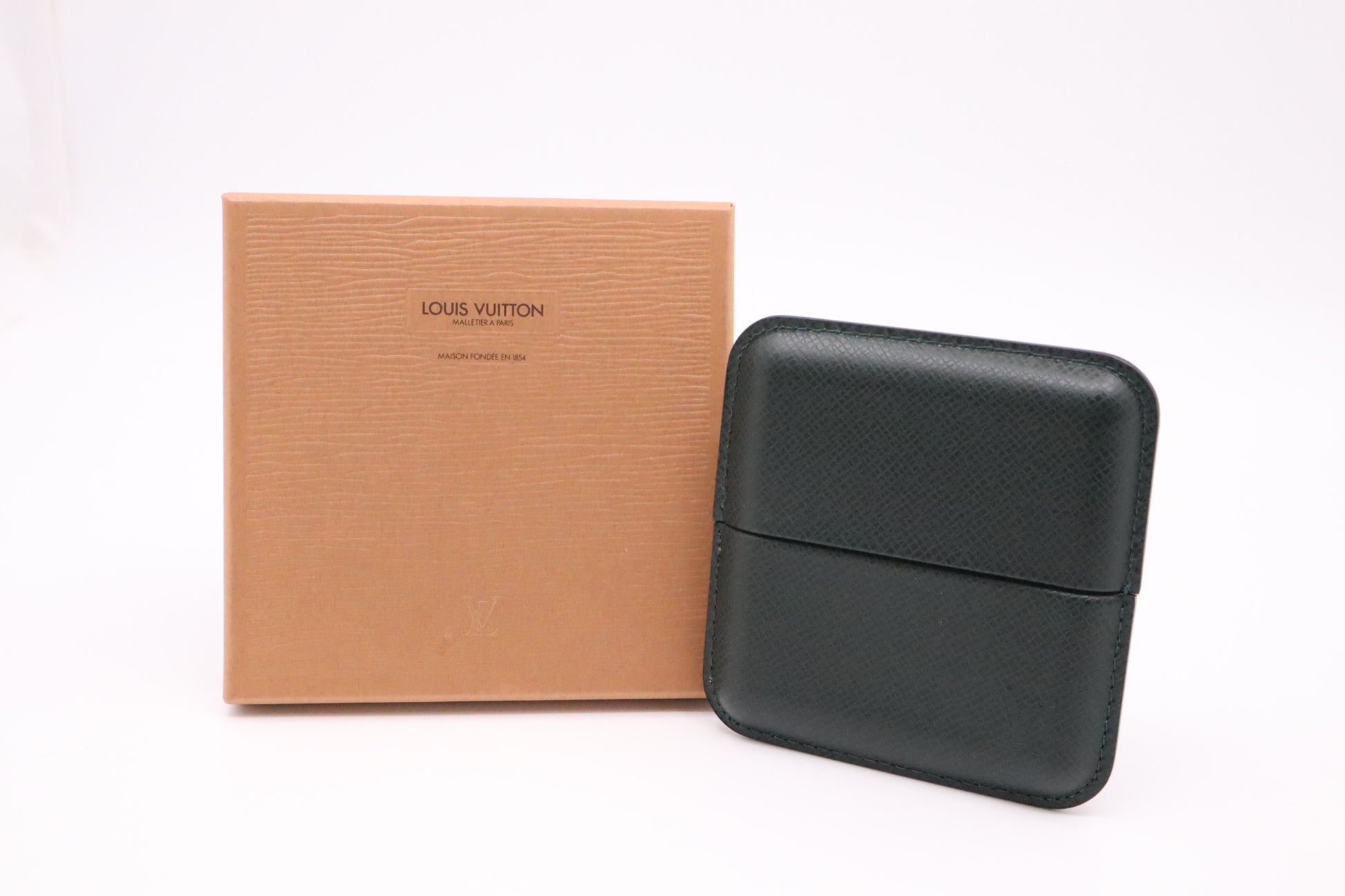 lux cigarette case Louis Vuitton Cigarette Case in Green Taiga Leather – Weekly Lux Drop lux cigarette case Louis Vuitton Cigarette Case in Green Taiga Leather – Weekly Lux Drop