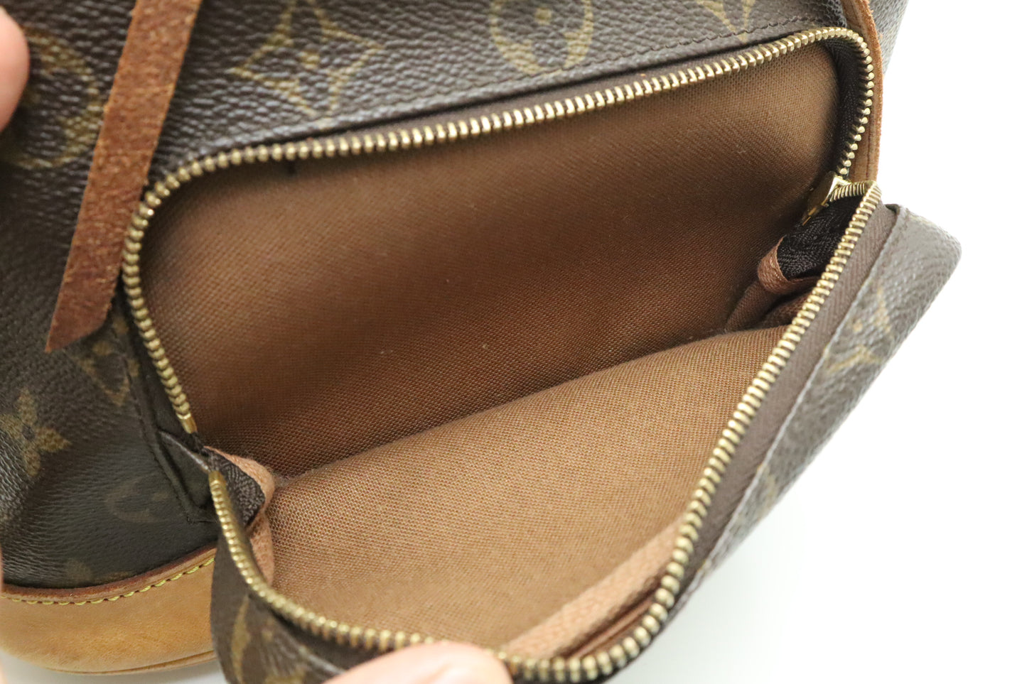 Louis Vuitton Montsouris MM in Monogram Canvas