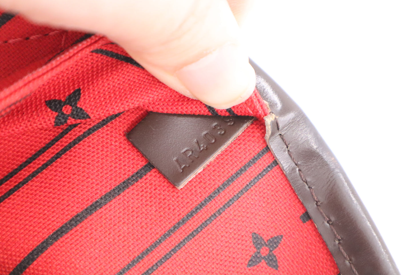 Louis Vuitton Neverfull MM in Damier Ebene Canvas