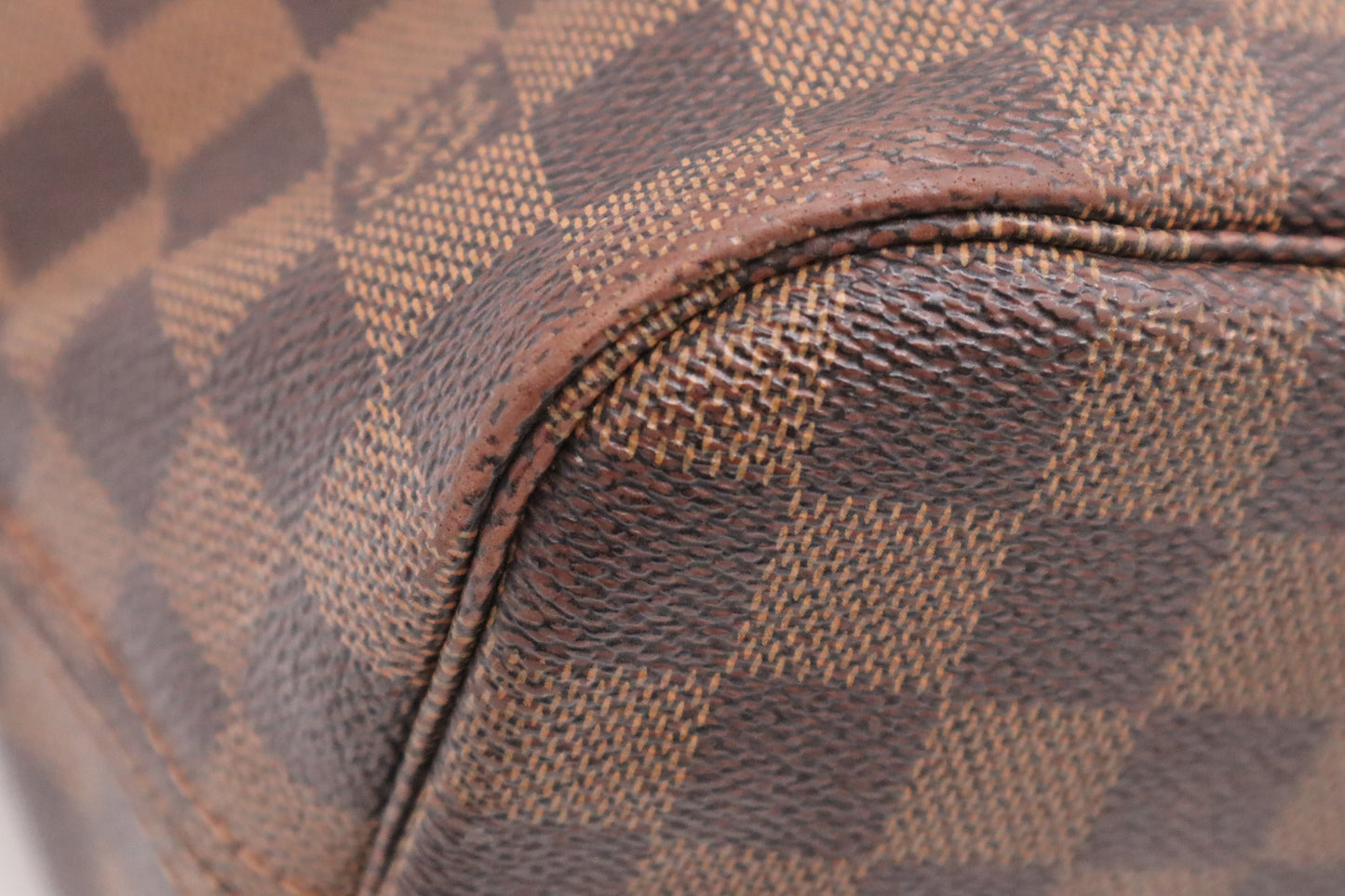 Louis Vuitton Neverfull MM in Damier Ebene Canvas