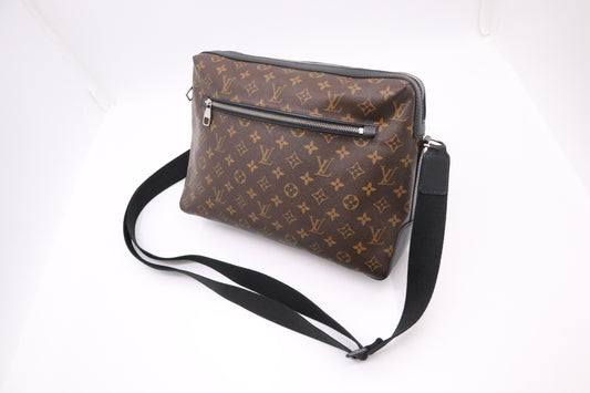 Louis Vuitton Macassar Torres in Monogram Canvas