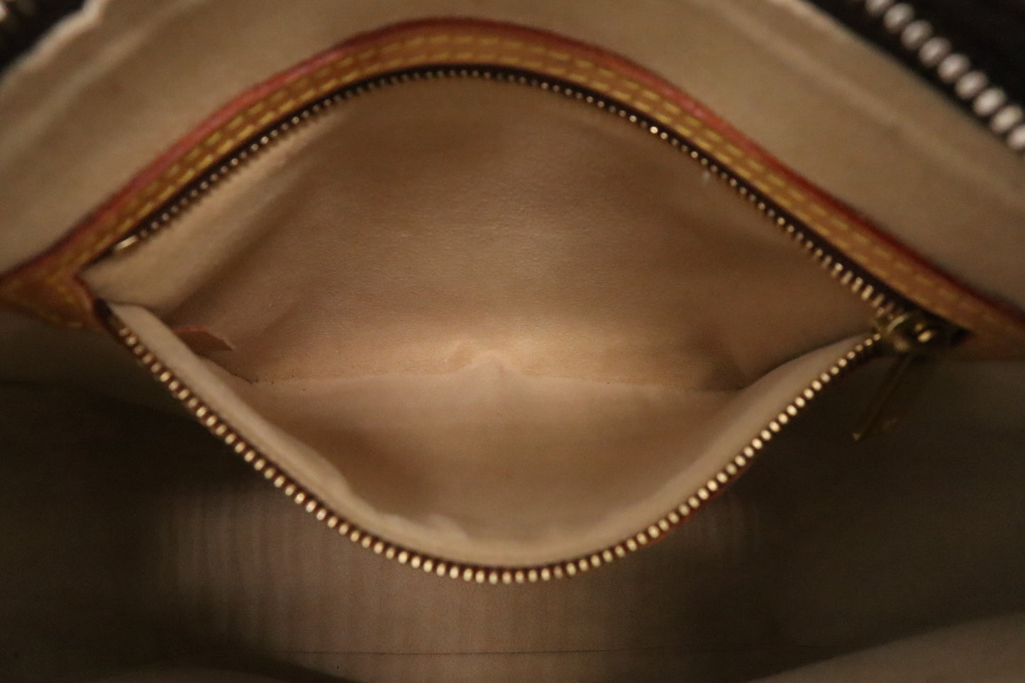 Louis Vuitton Looping MM in Monogram Canvas