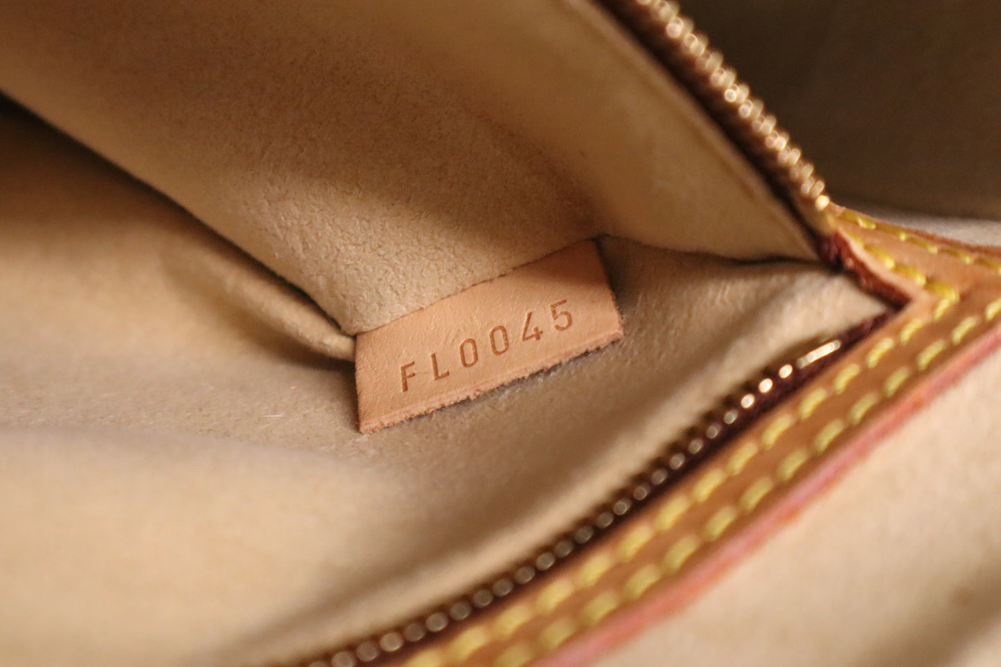 Louis Vuitton Looping MM in Monogram Canvas