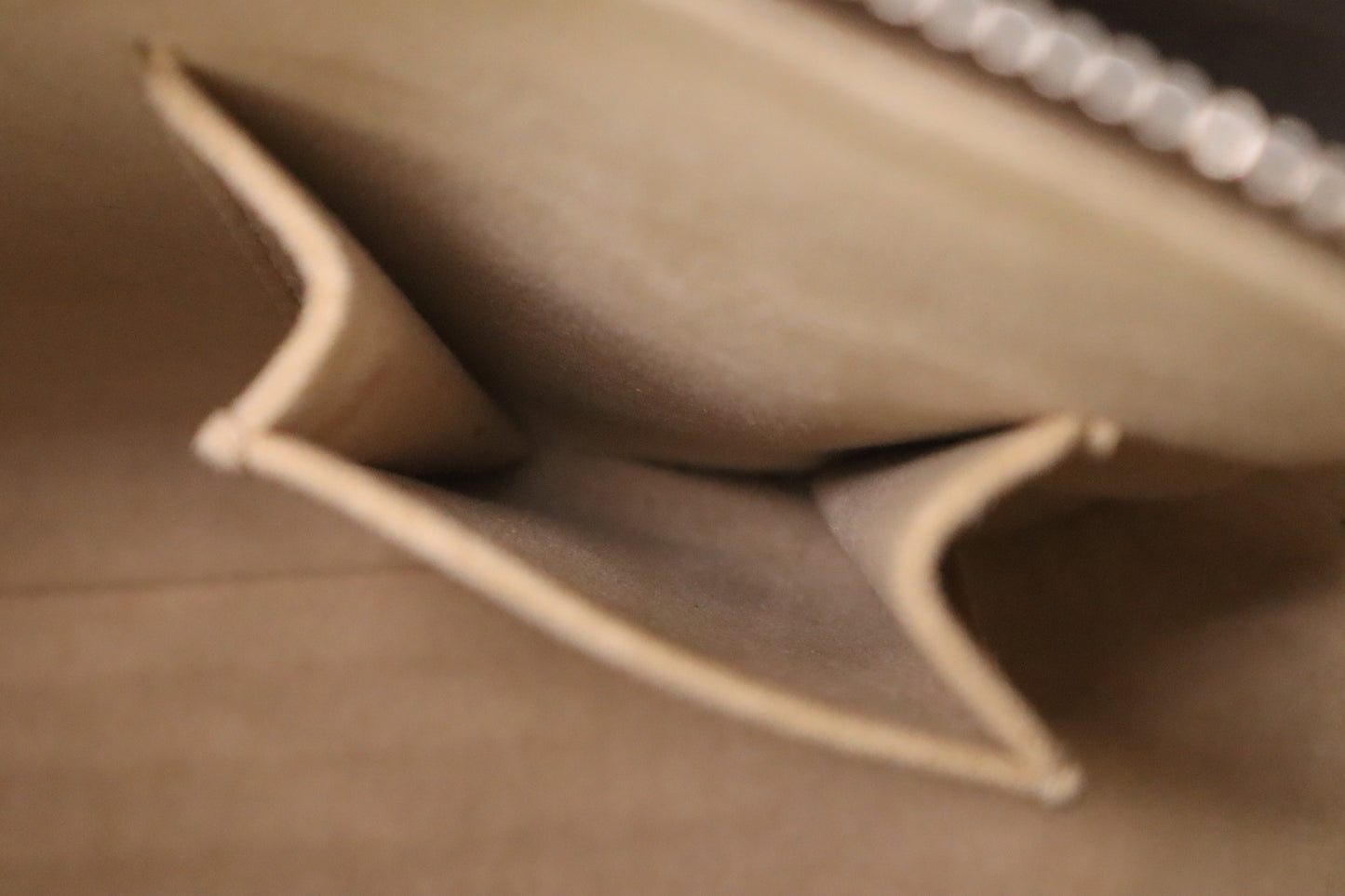 Louis Vuitton Looping MM in Monogram Canvas