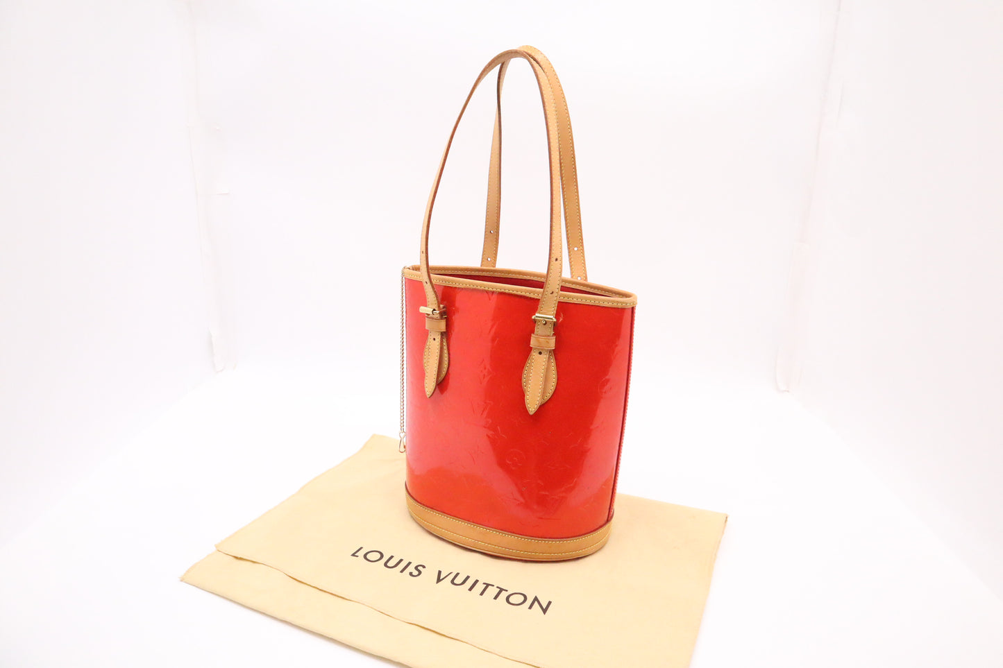 Louis Vuitton Bucket Bag PM in Red Vernis Leather