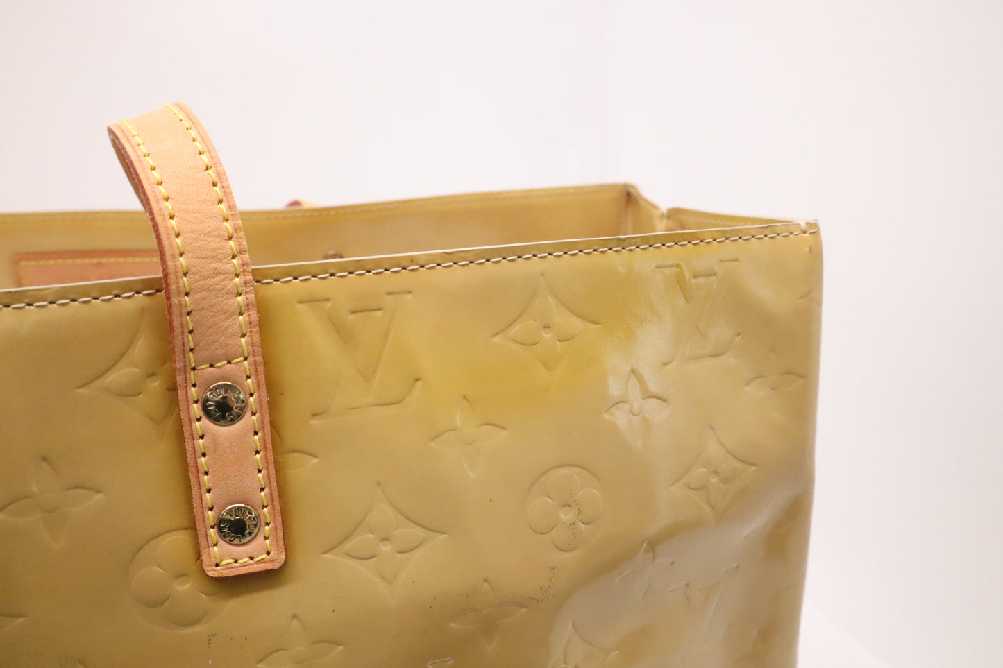Louis Vuitton Reade GM in Yellow Beige Vernis Leather