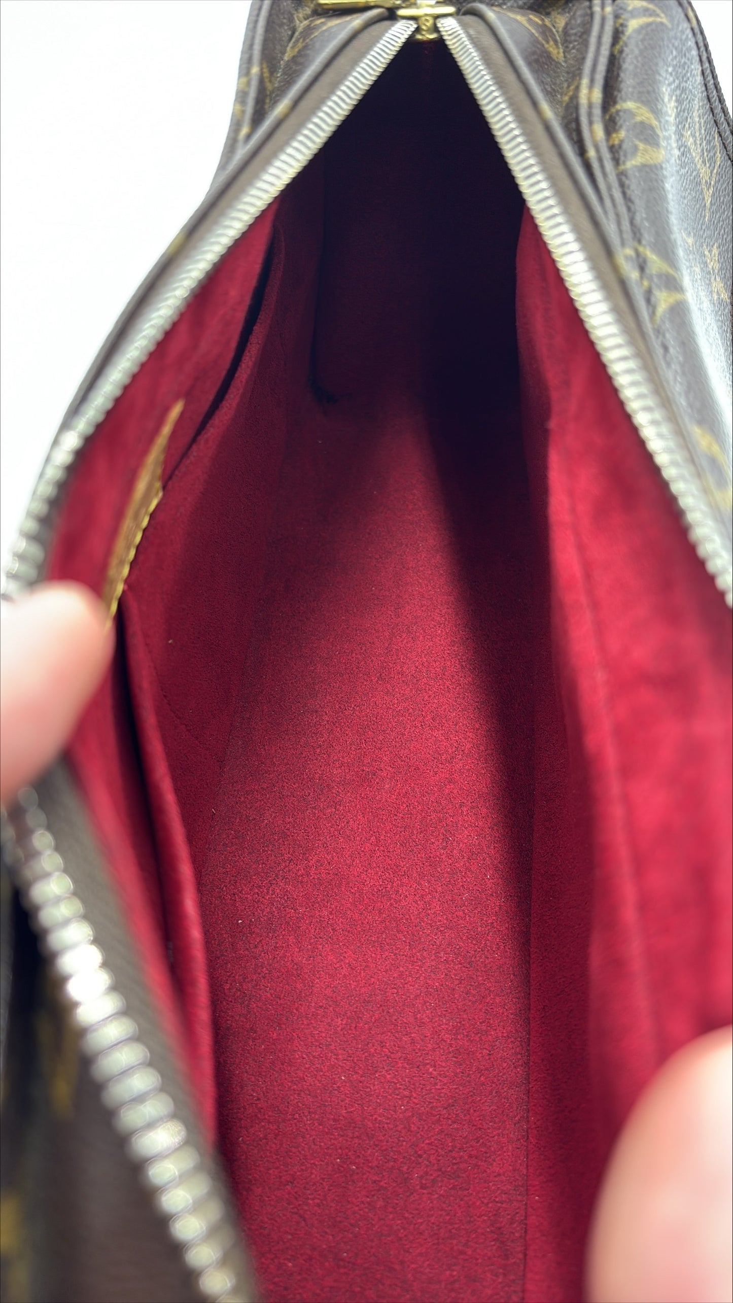 Louis Vuitton Vive Cite MM in Monogram Canvas