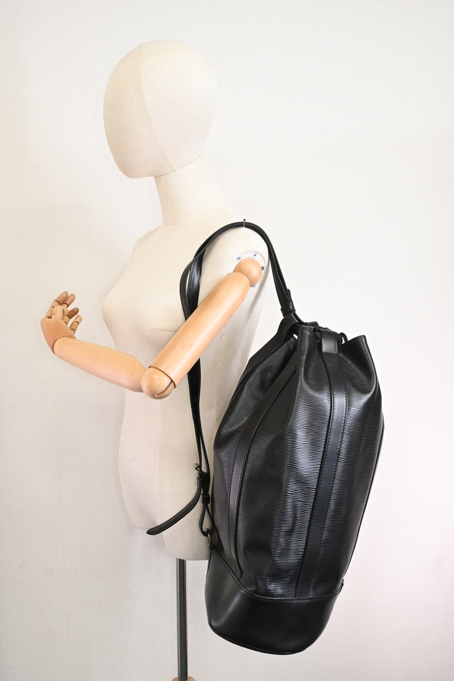 Louis Vuitton Randonnee GM in Black Epi Leather