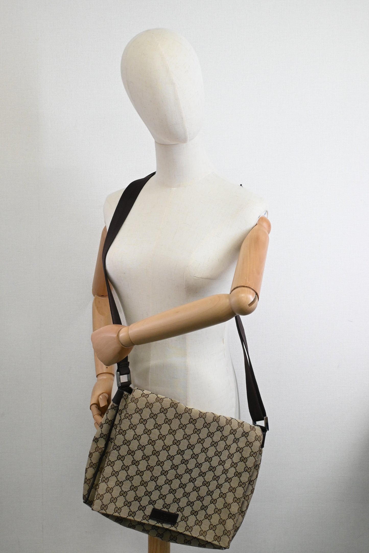 Gucci Messenger Bag in Light Brown Canvas