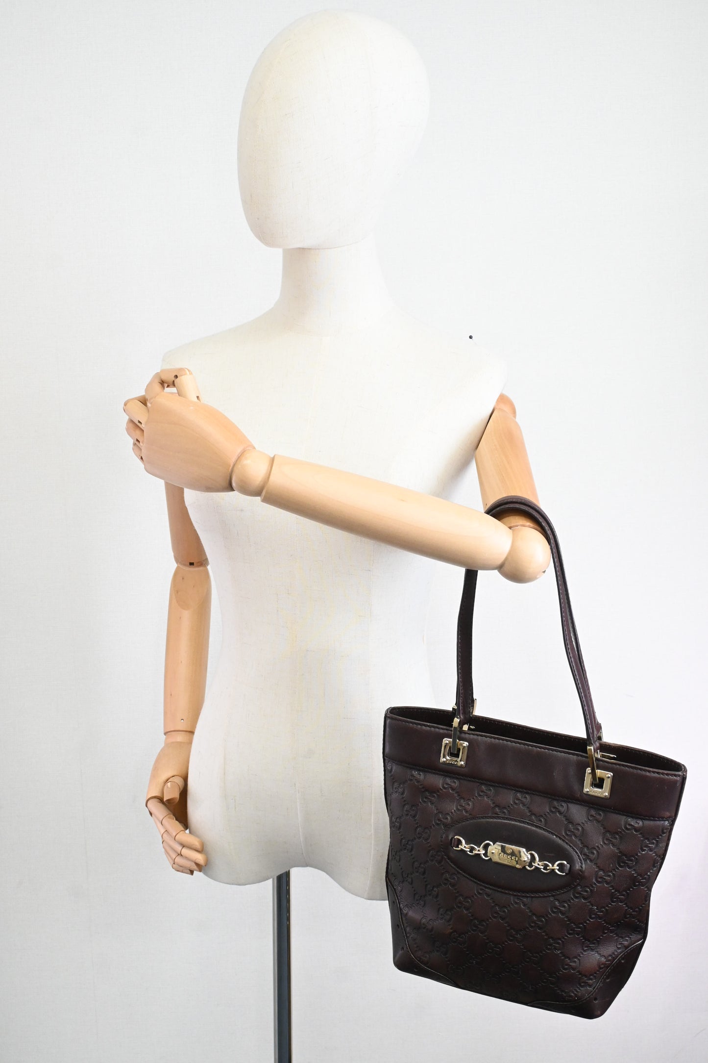 Gucci Shoulder Bag in Plum Guccissima Leather