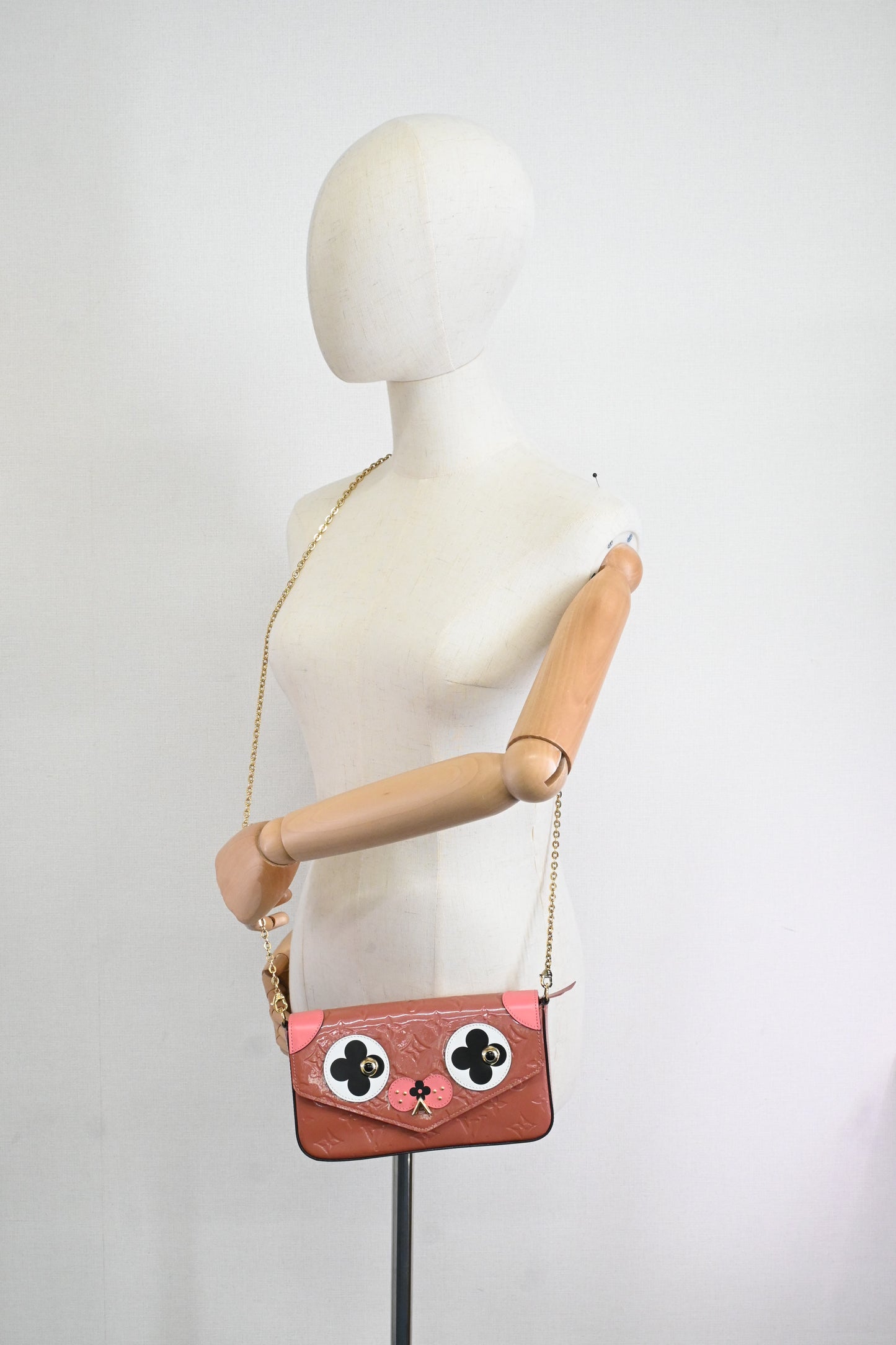 Louis Vuitton Valentine Dog Pochette Felicie in Pink Vernis Leather