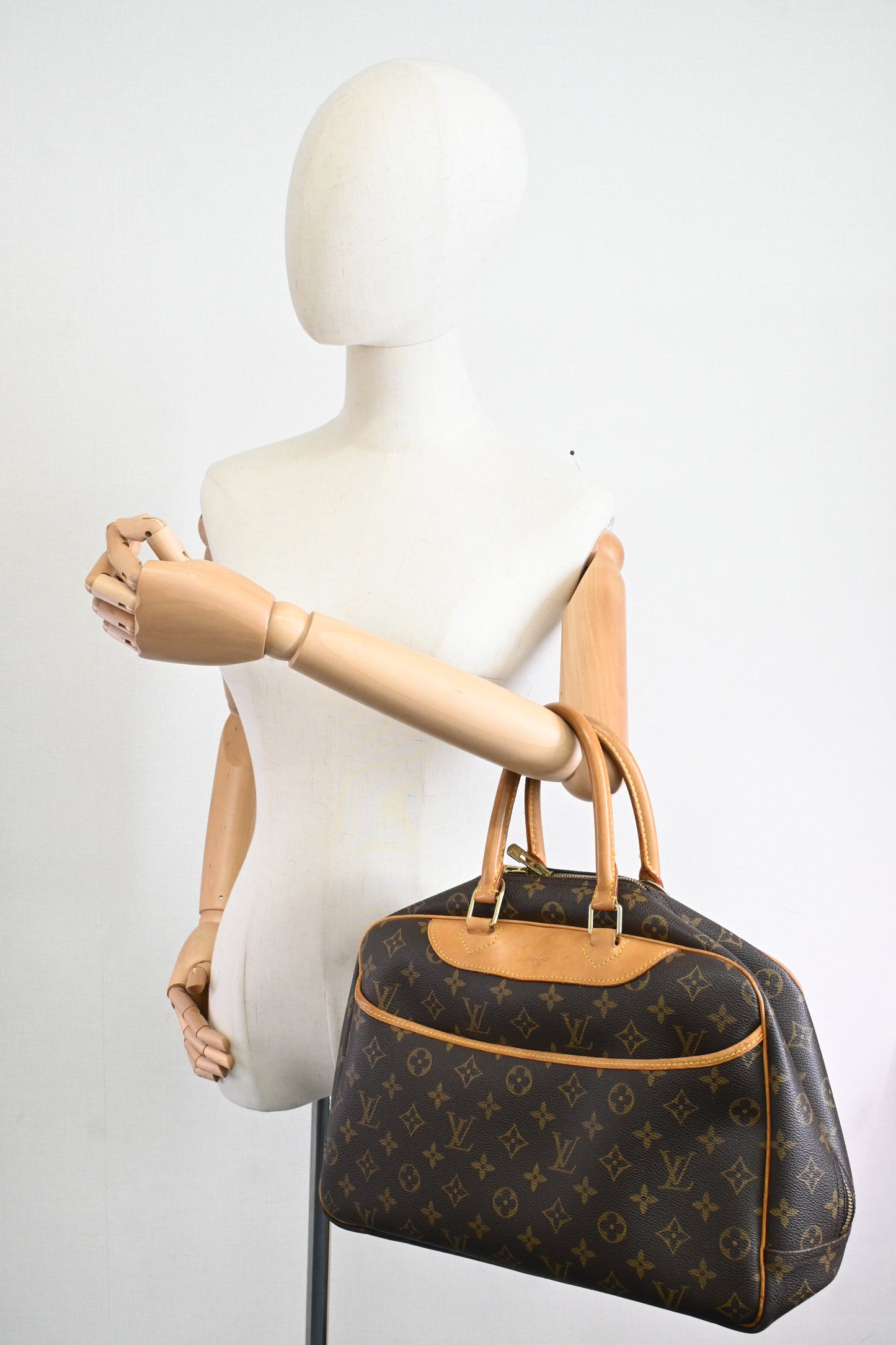 Louis Vuitton Deauville in Monogram Canvas