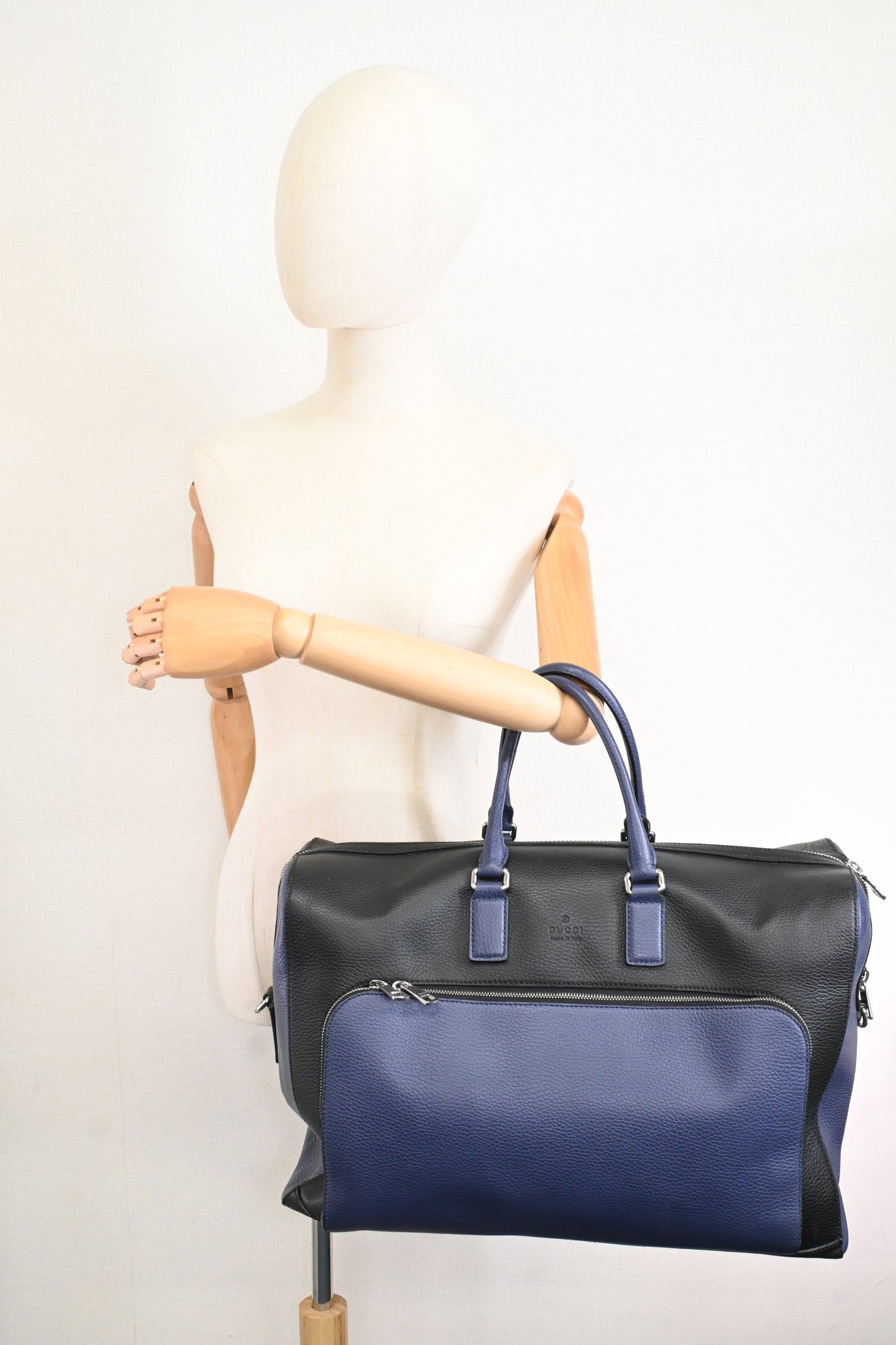 Gucci Cosmopolis Travel Bag in Black & Blue Leather