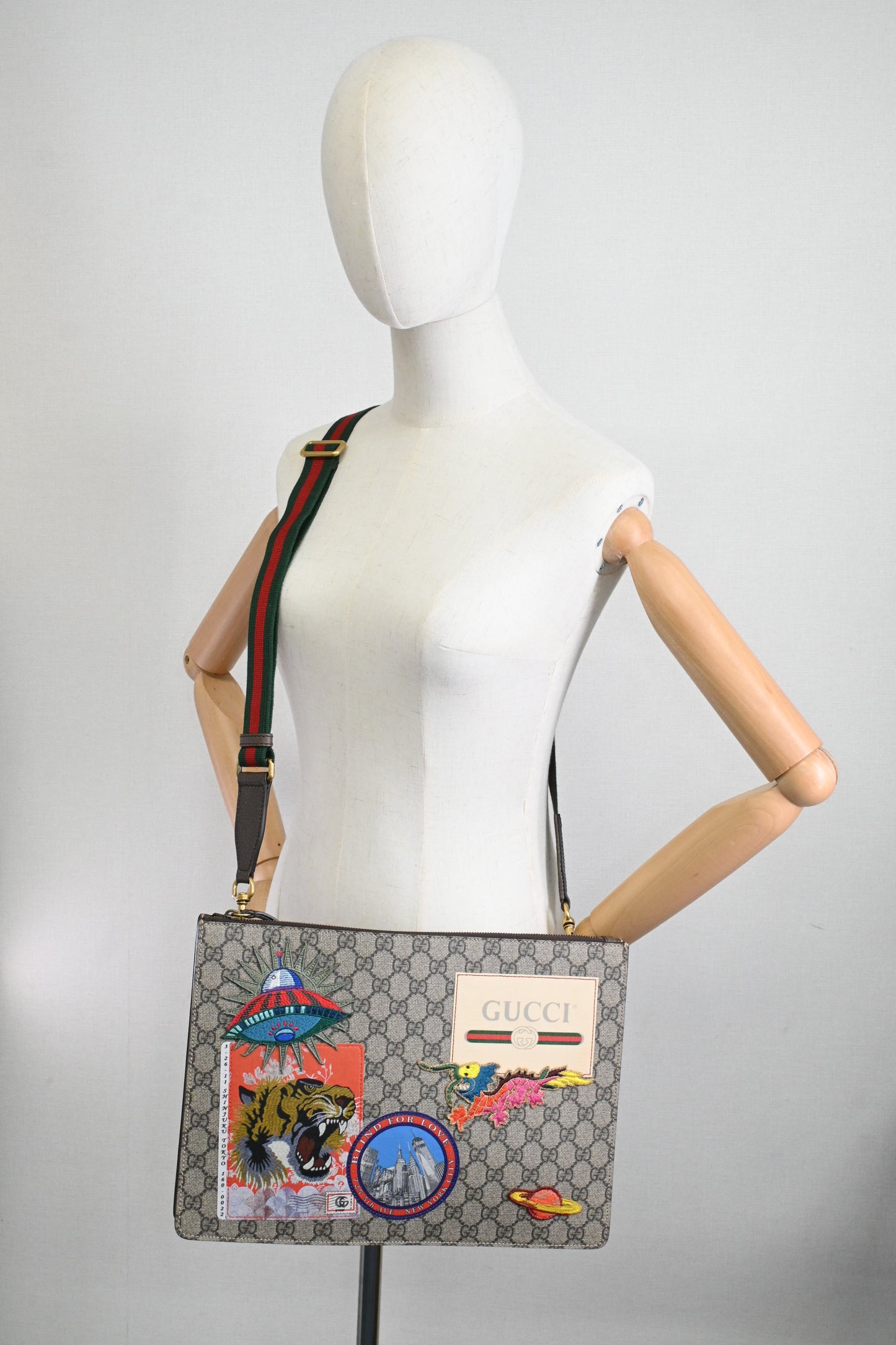 Gucci Shoulder Bag in GG Supreme Patchwork Canvas