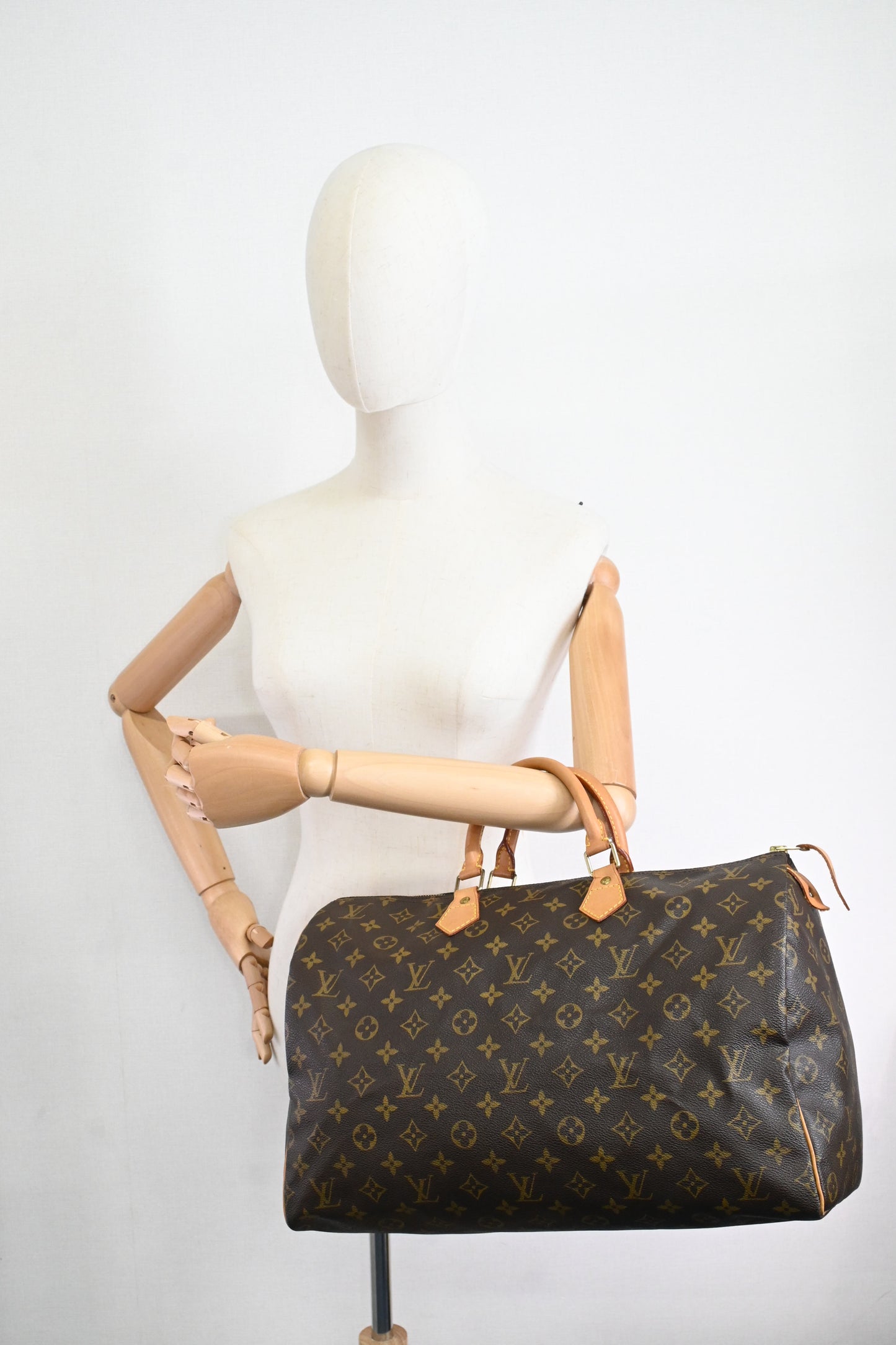 Louis Vuitton Speedy 40 in Monogram Canvas