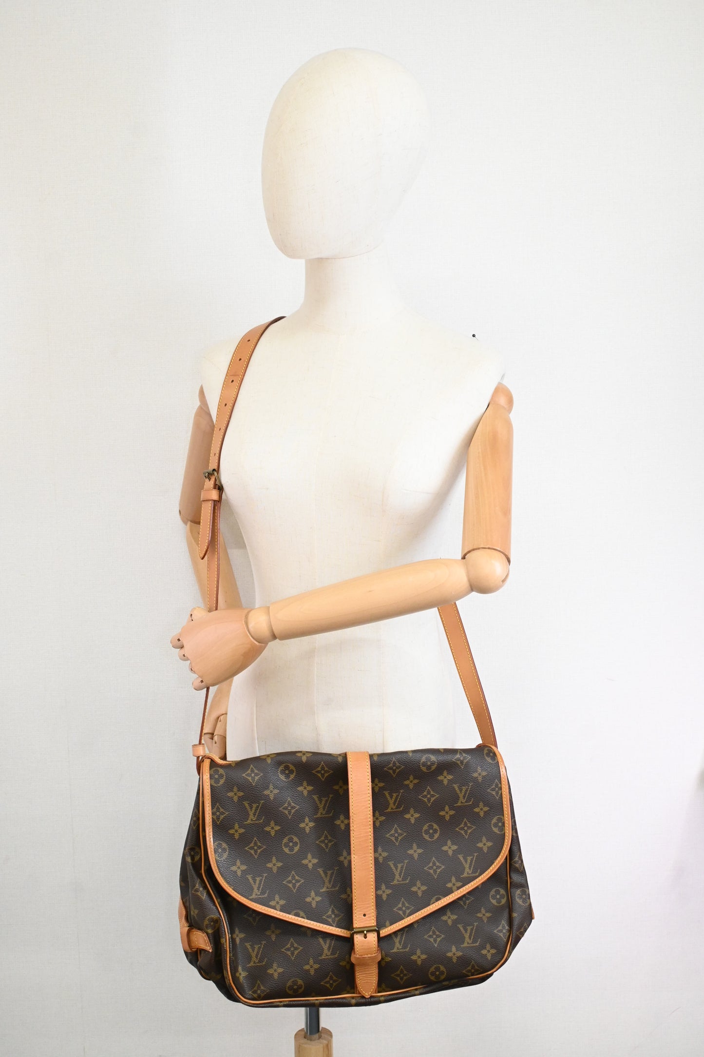 Louis Vuitton Saumur 35 in Monogram Canvas