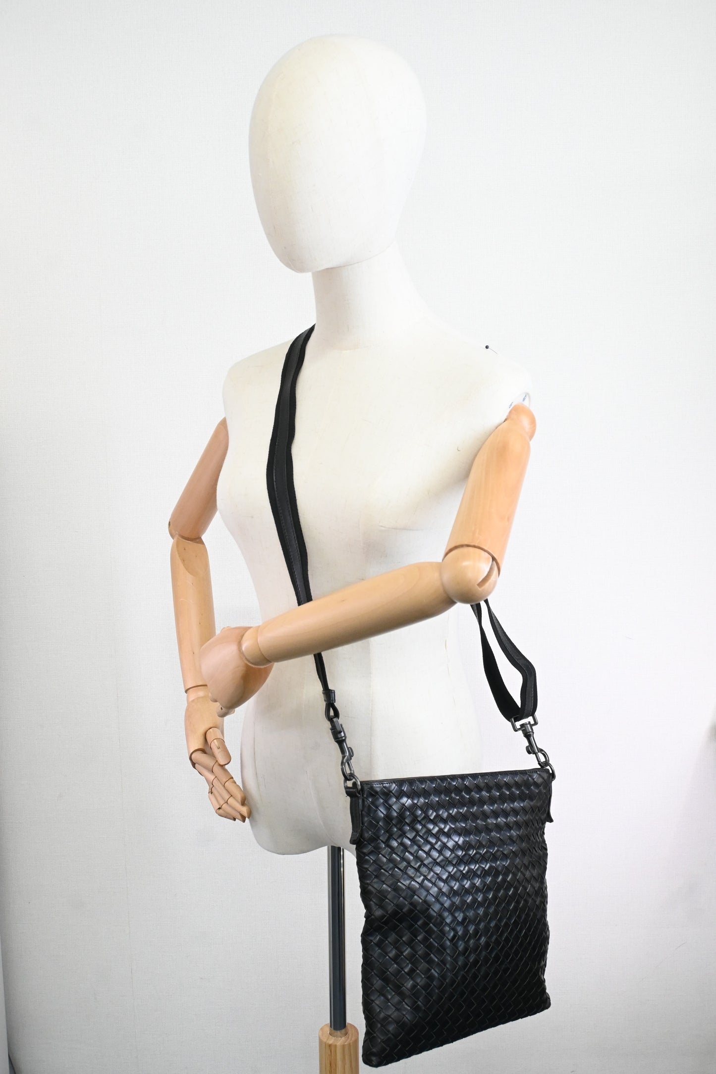 Bottega Veneta Crossbody Bag in Black Intrecciato Leather