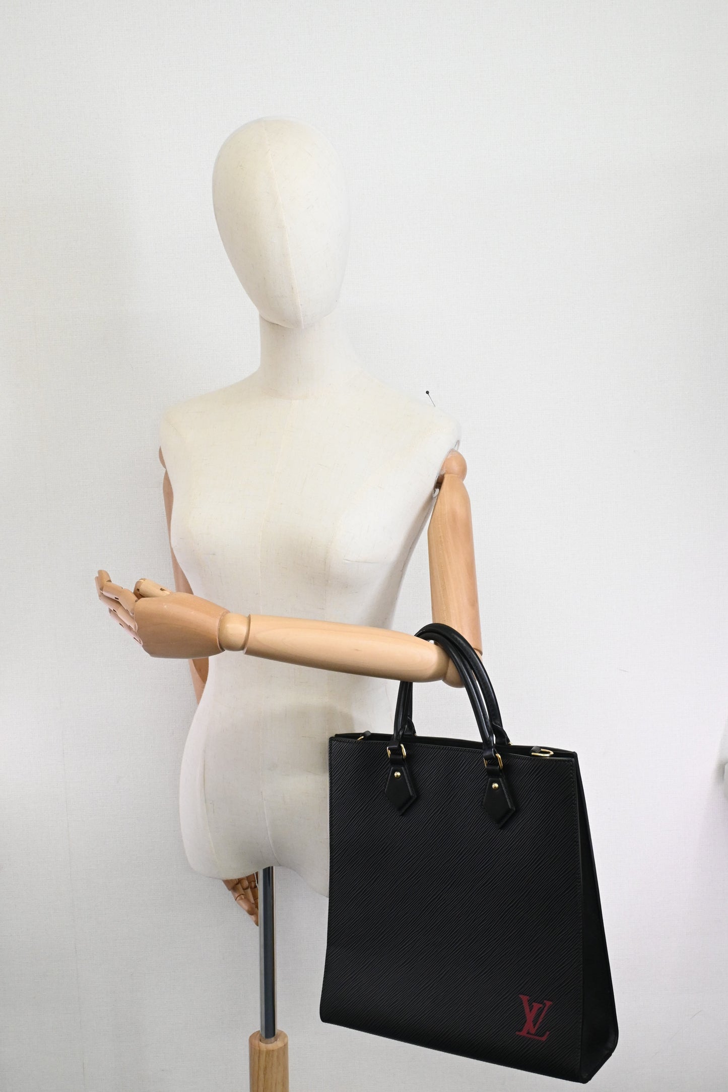 Louis Vuitton Sac Plat PM in Black Epi Leather