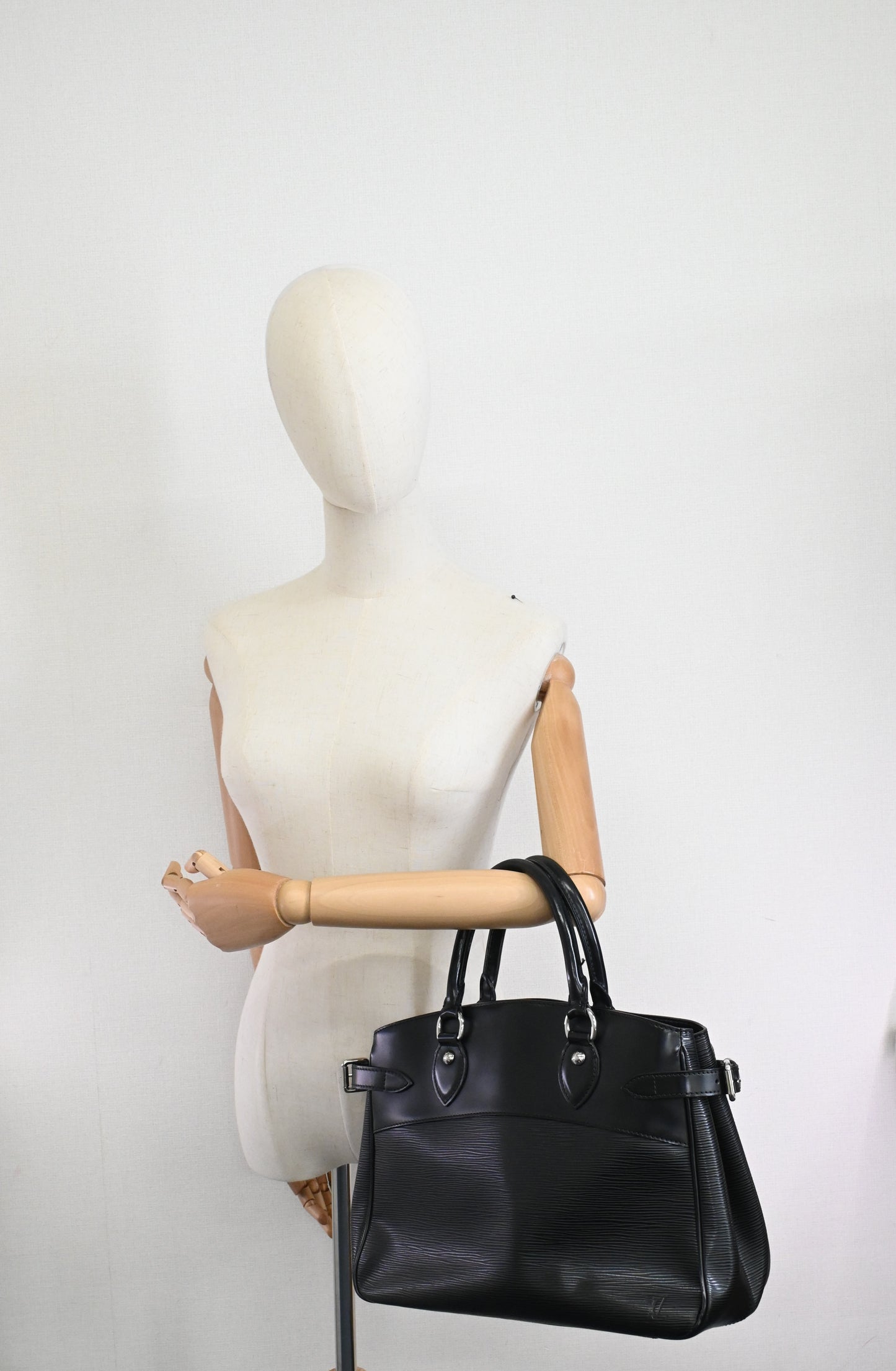 Louis Vuitton Passy PM in Black Epi Leather