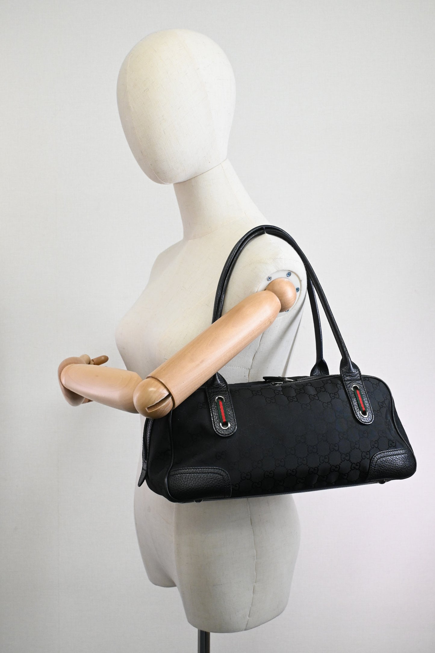 Gucci Shoulder Bag in Black GG Canvas