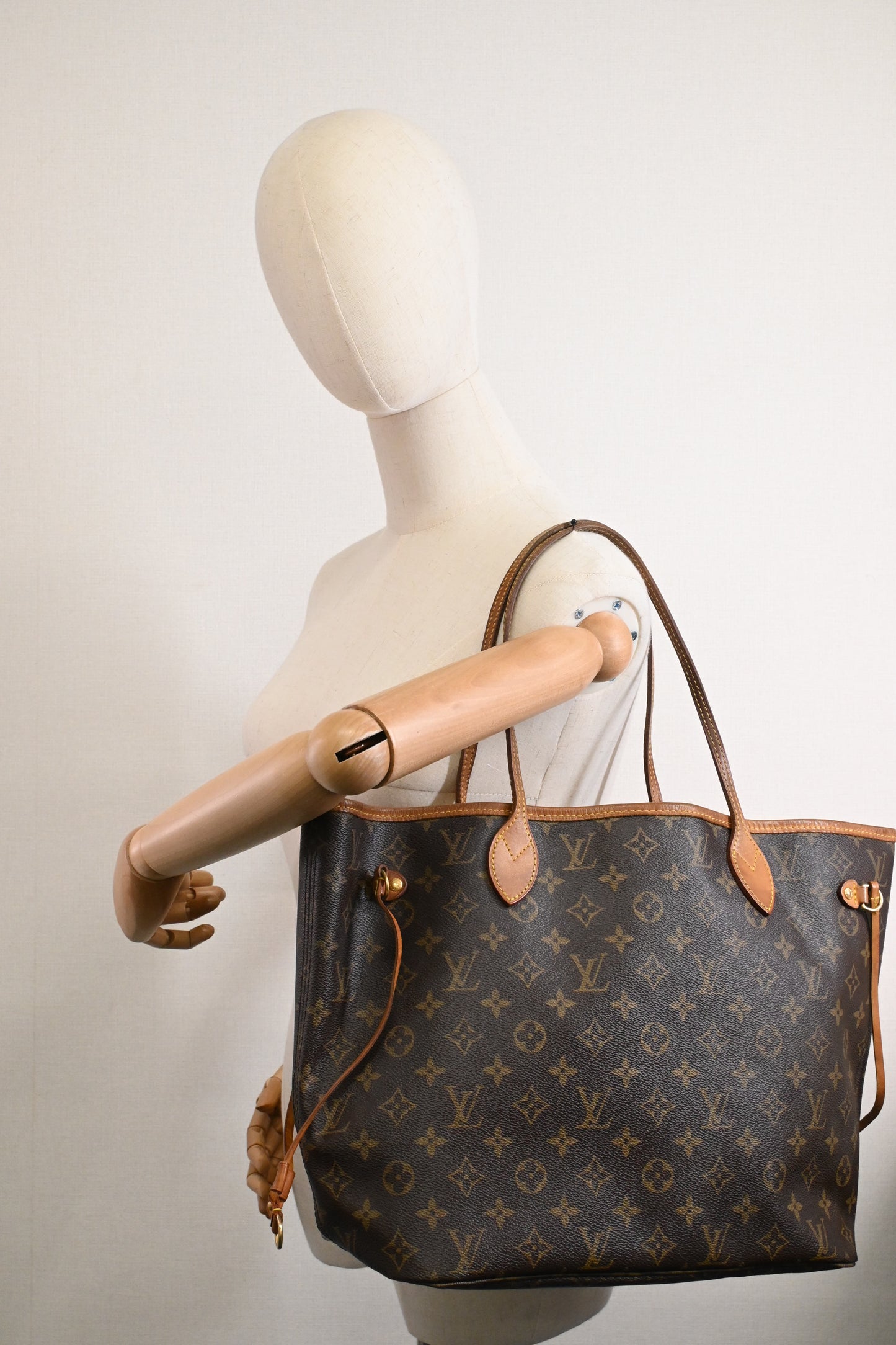 Louis Vuitton Neverfull MM in Monogram Canvas