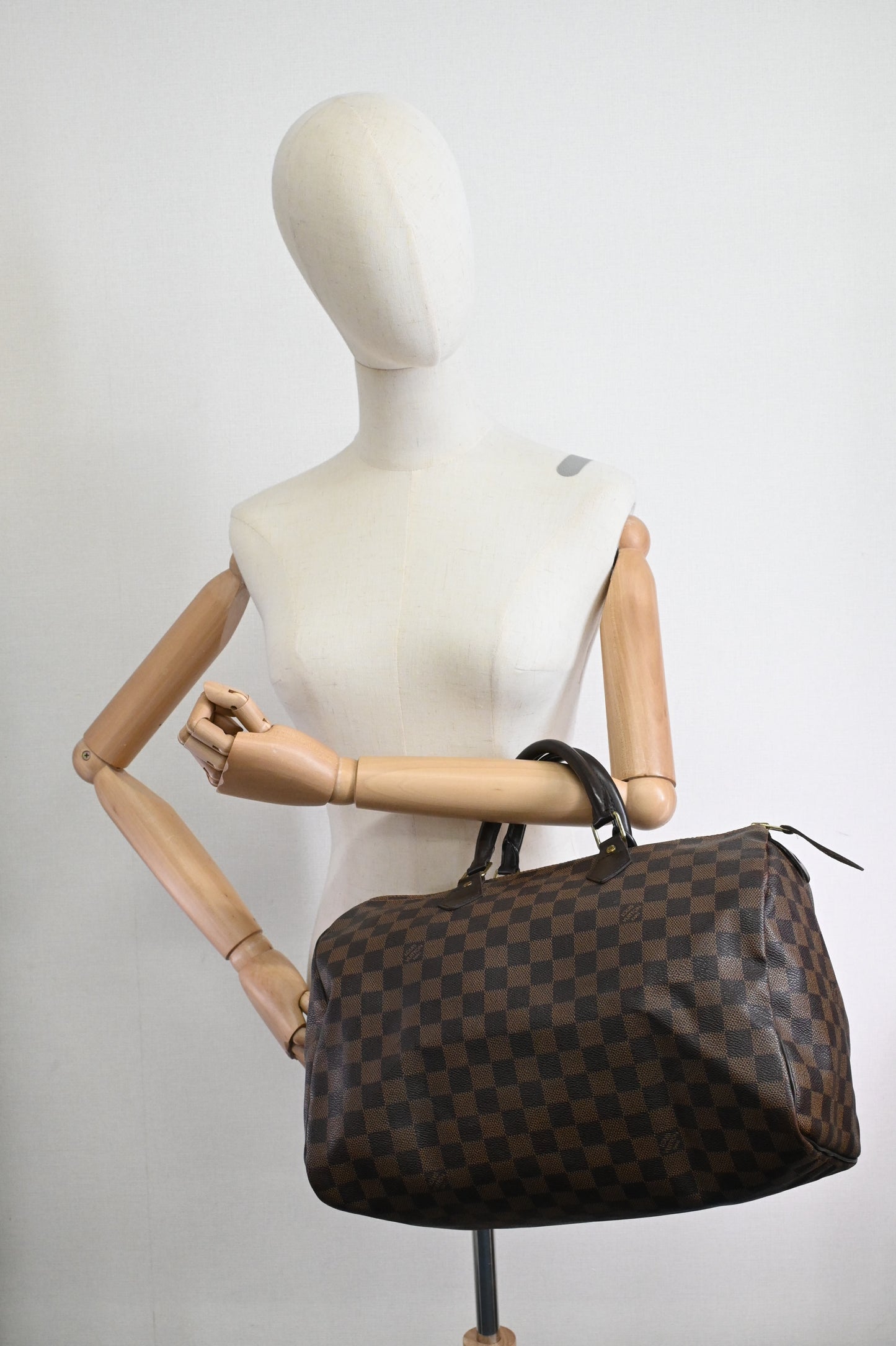 Louis Vuitton Speedy 35 in Damier Ebene Canvas