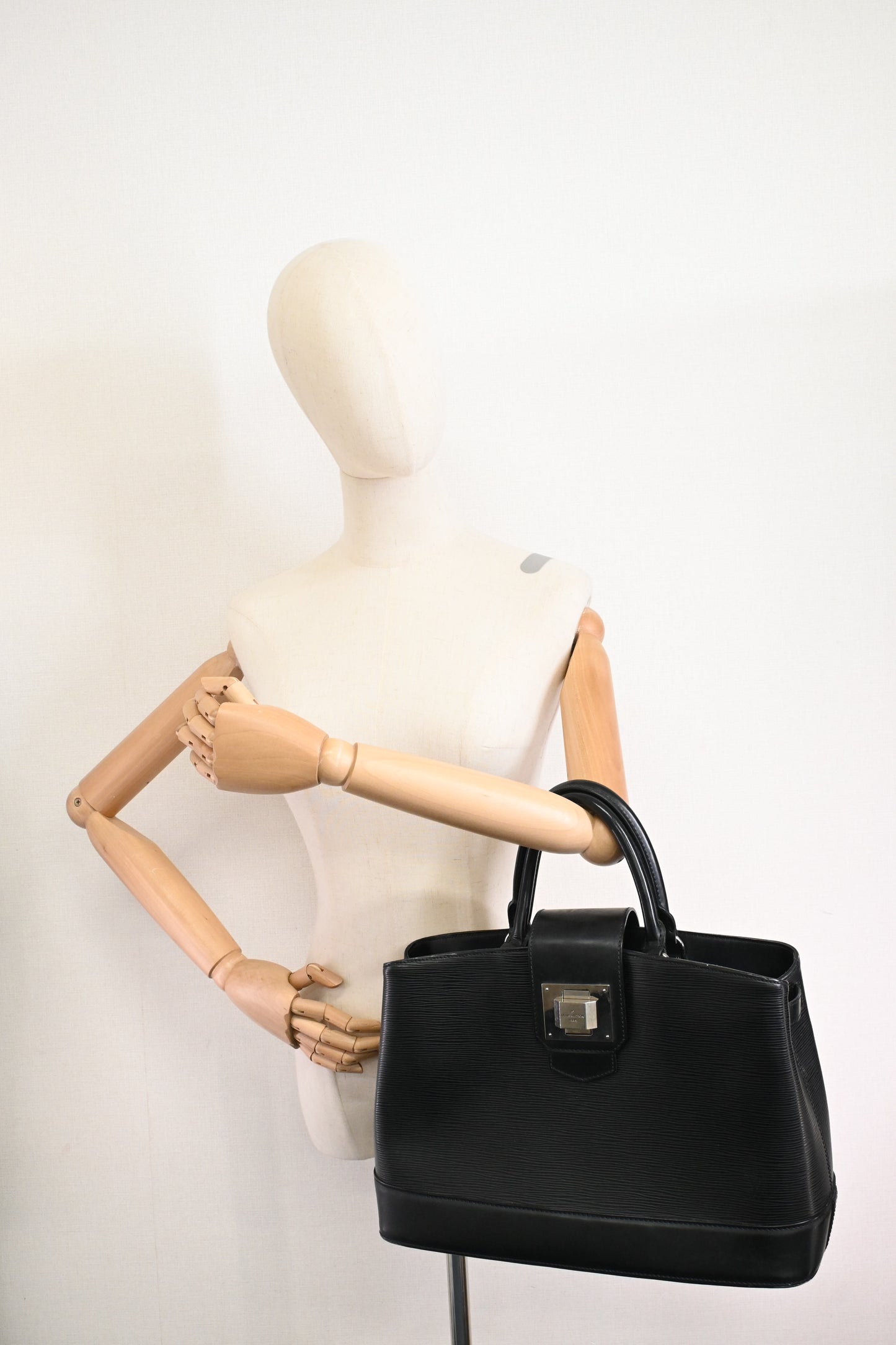 Louis Vuitton Mirabeau GM in Black Epi Leather