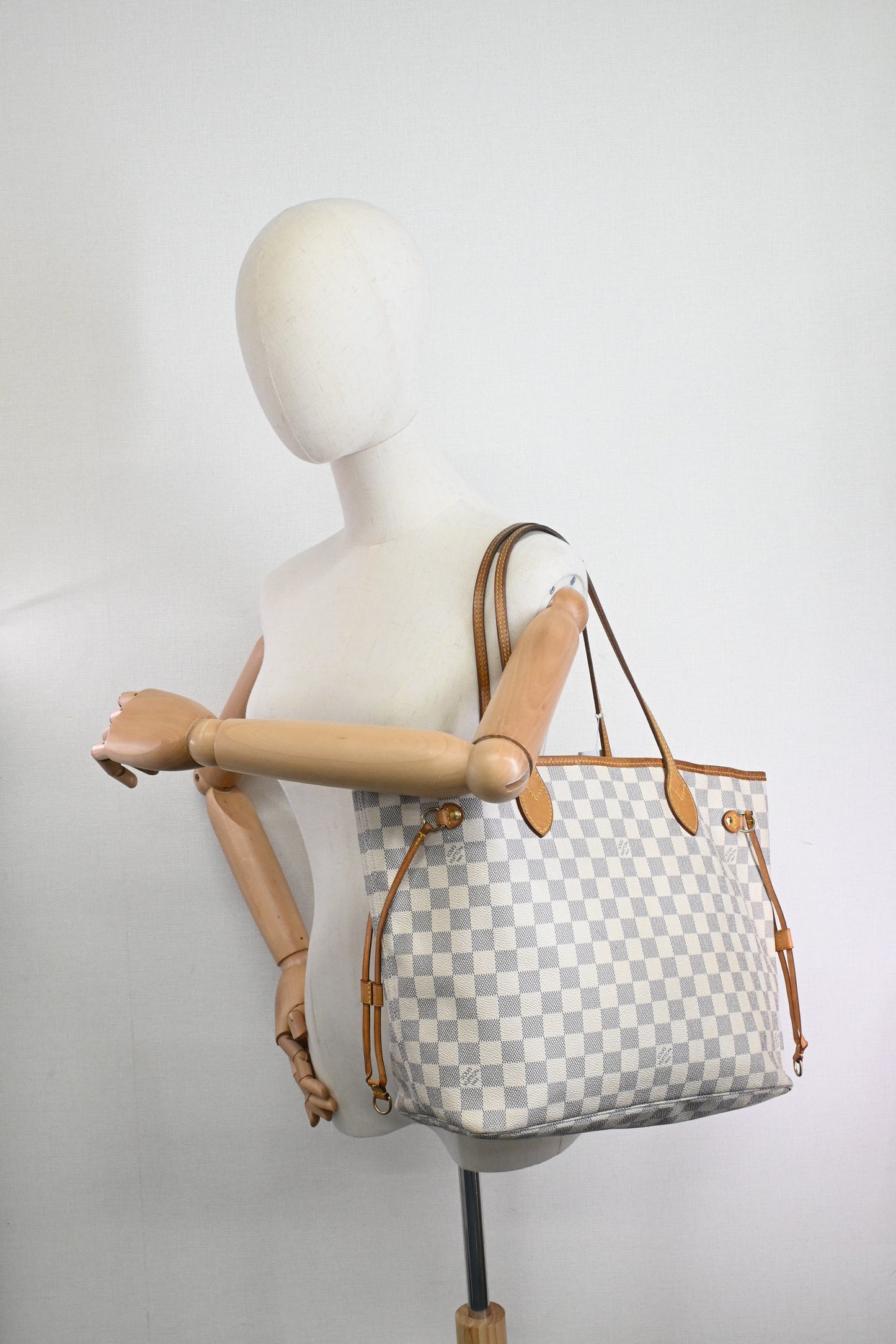 Louis Vuitton Neverfull MM in Damier Azur Canvas