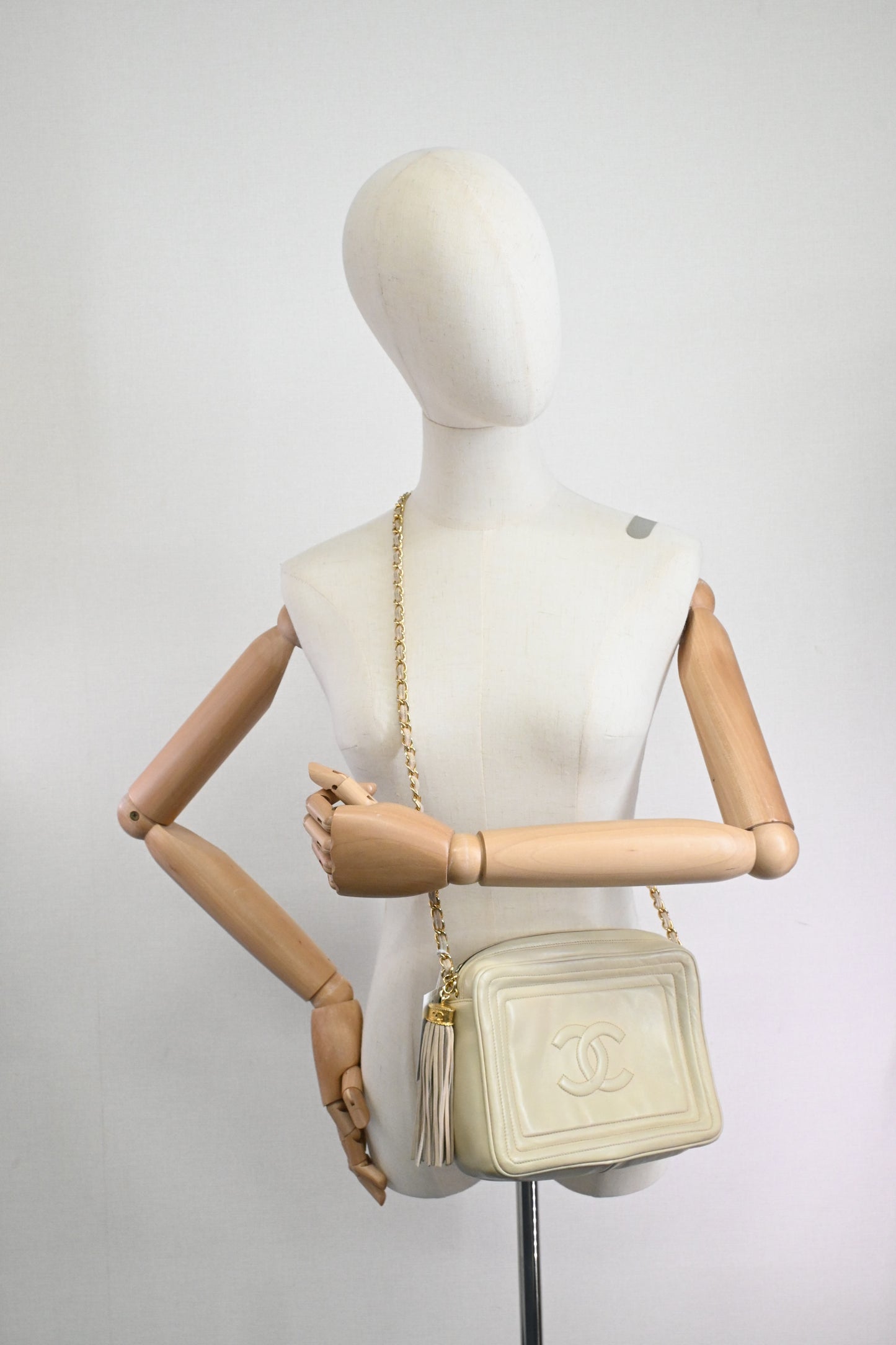 Chanel Chain Shoulder Bag in Beige Leather