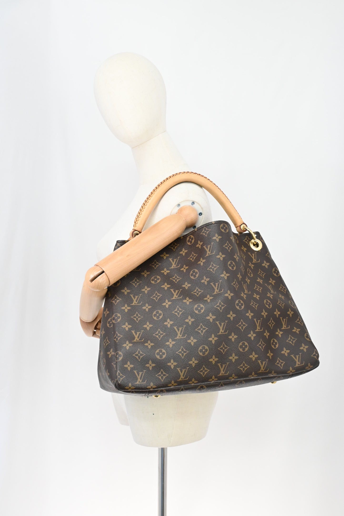 Louis Vuitton Artsy MM in Monogram Canvas