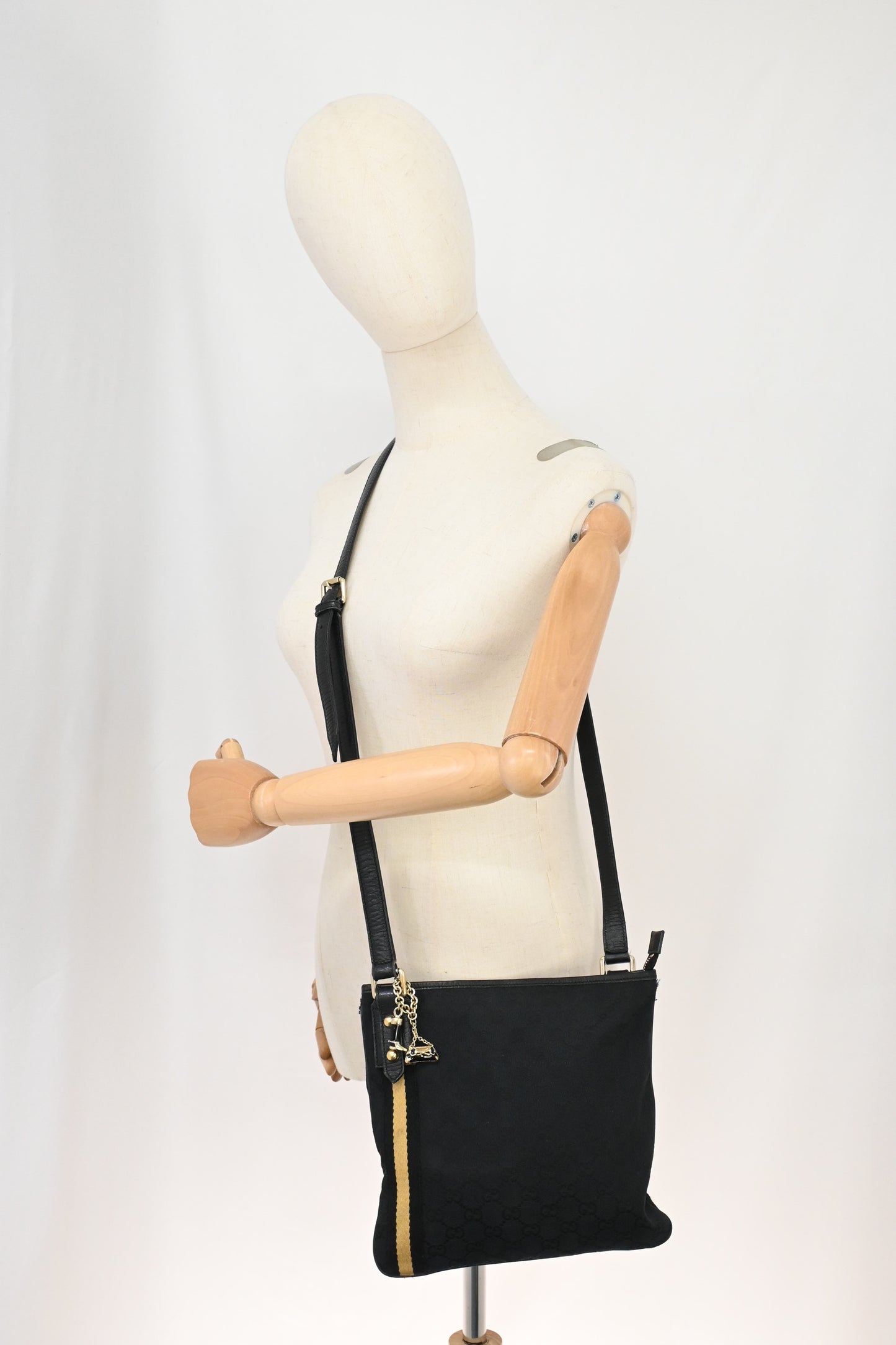 Gucci Sherry Shoulder Bag in Black Canvas